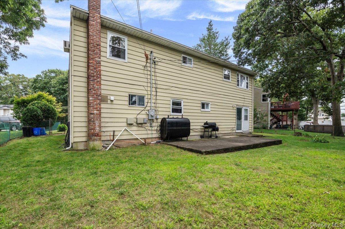 7 Bennett Court, Copiague, NY 11726