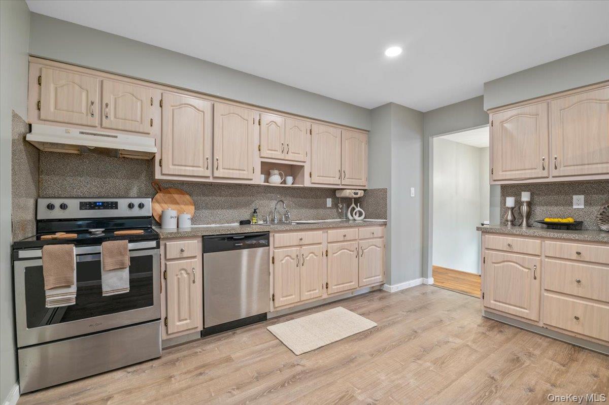 7 Bennett Court, Copiague, NY 11726