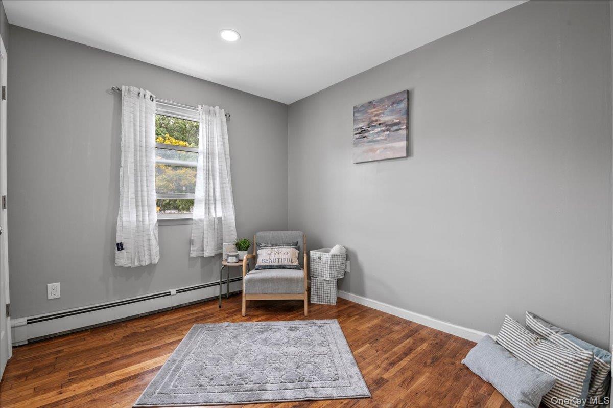 7 Bennett Court, Copiague, NY 11726