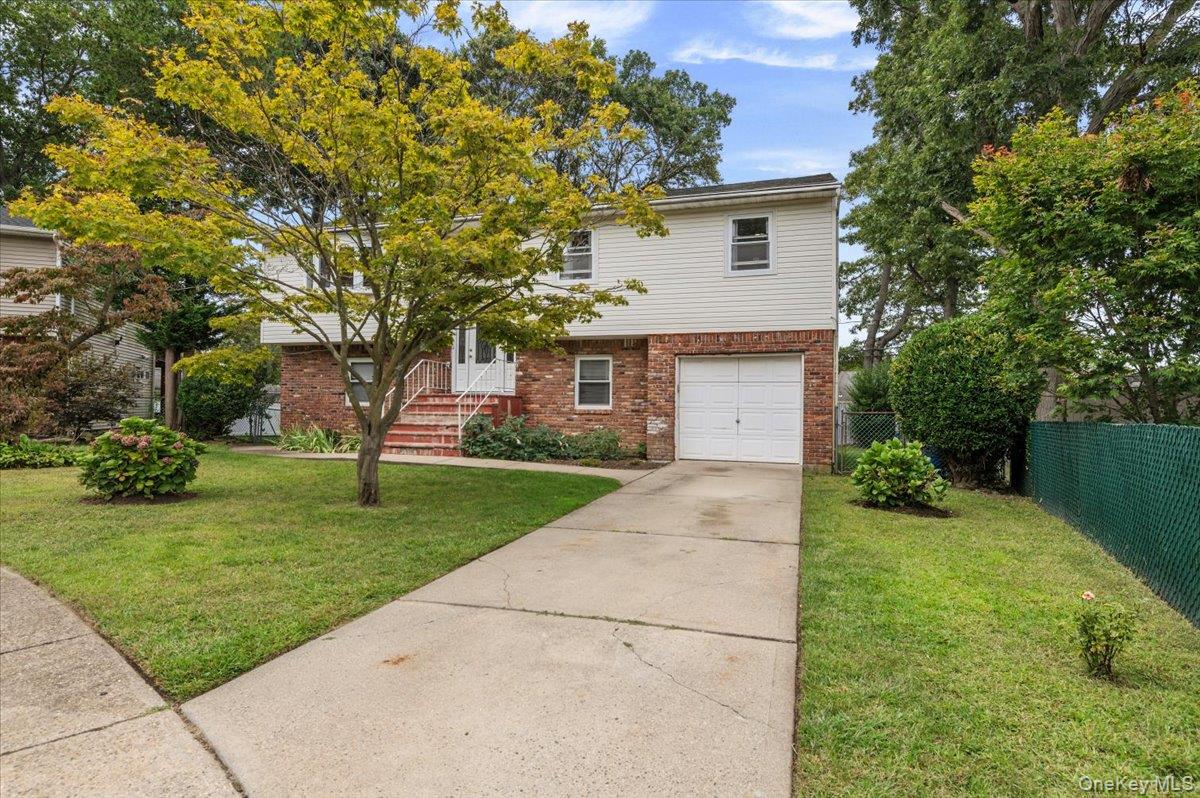 7 Bennett Court, Copiague, NY 11726