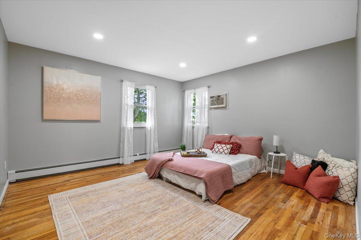 7 Bennett Court, Copiague, NY 11726