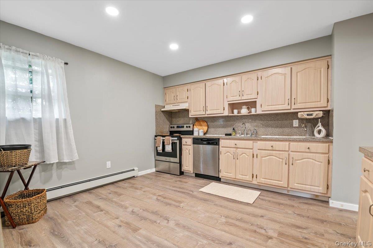 7 Bennett Court, Copiague, NY 11726