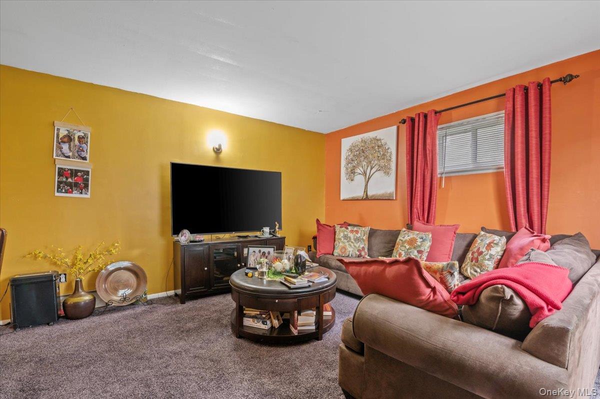 7 Bennett Court, Copiague, NY 11726