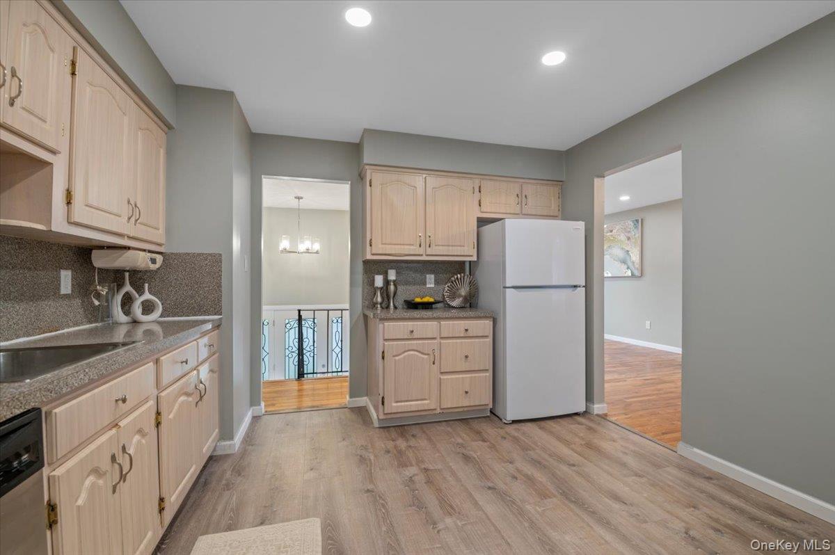 7 Bennett Court, Copiague, NY 11726