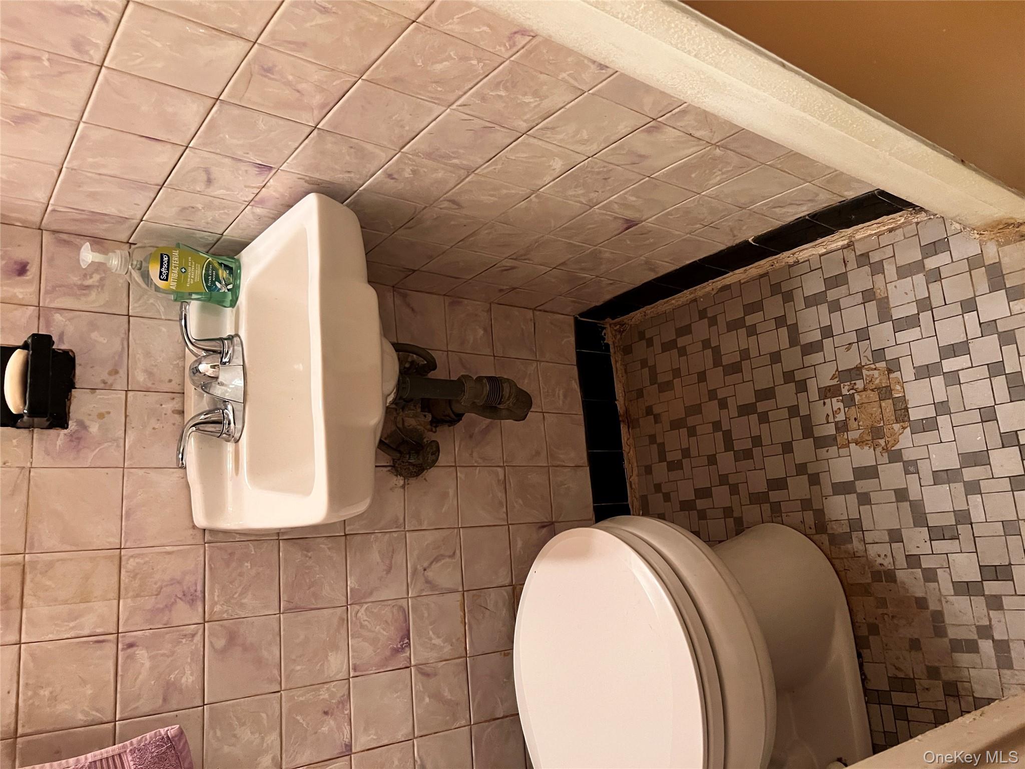 1047 E 217th Street, Bronx, NY 10469