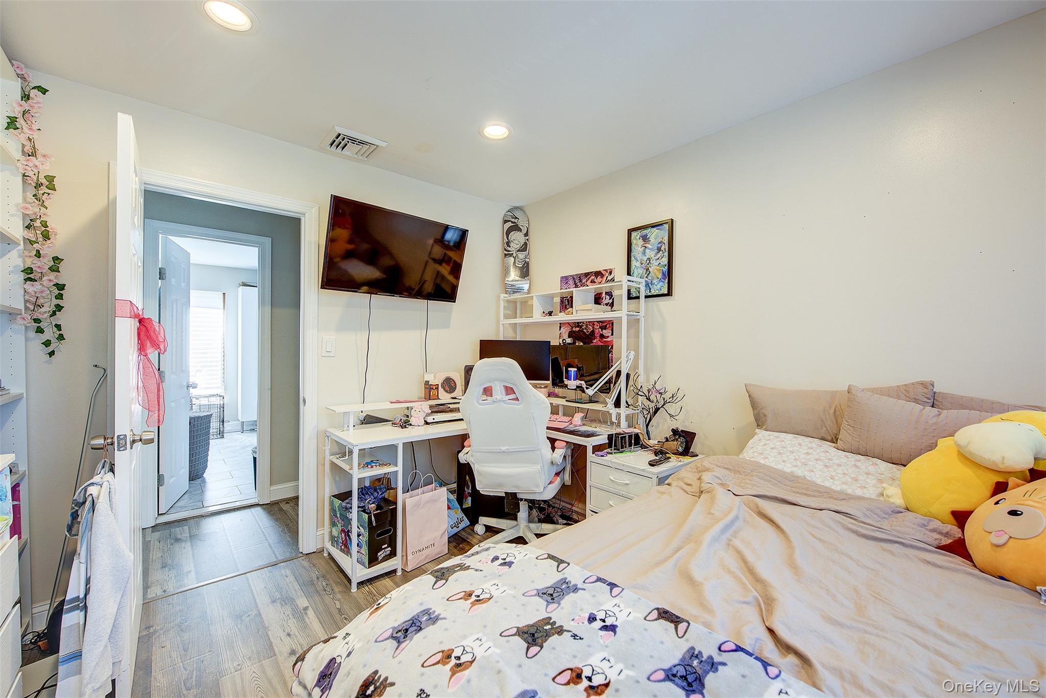 34 Hawthorne Street, Mount Sinai, NY 11766