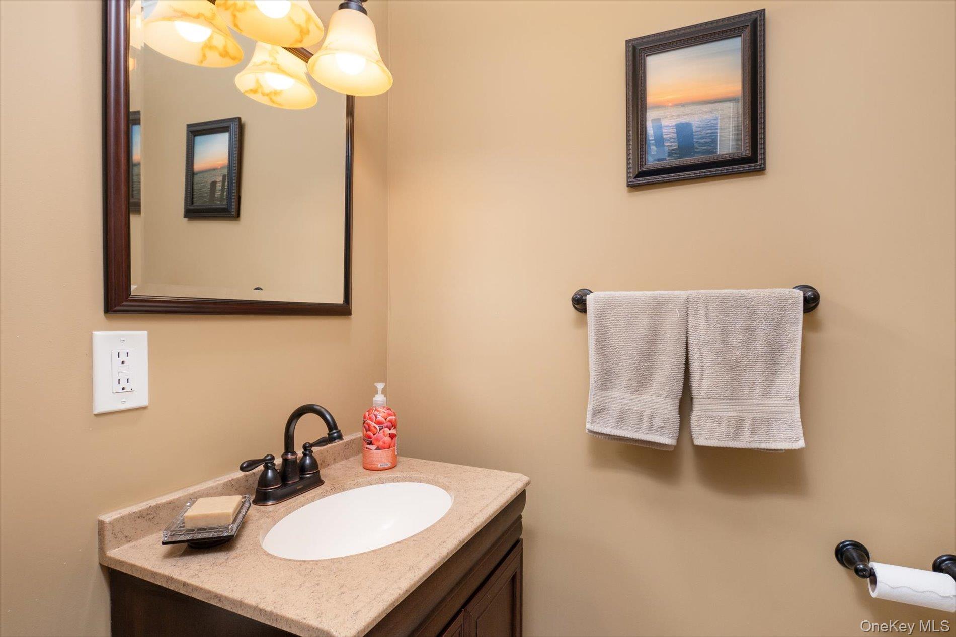 33 W End Avenue, Massapequa, NY 11758