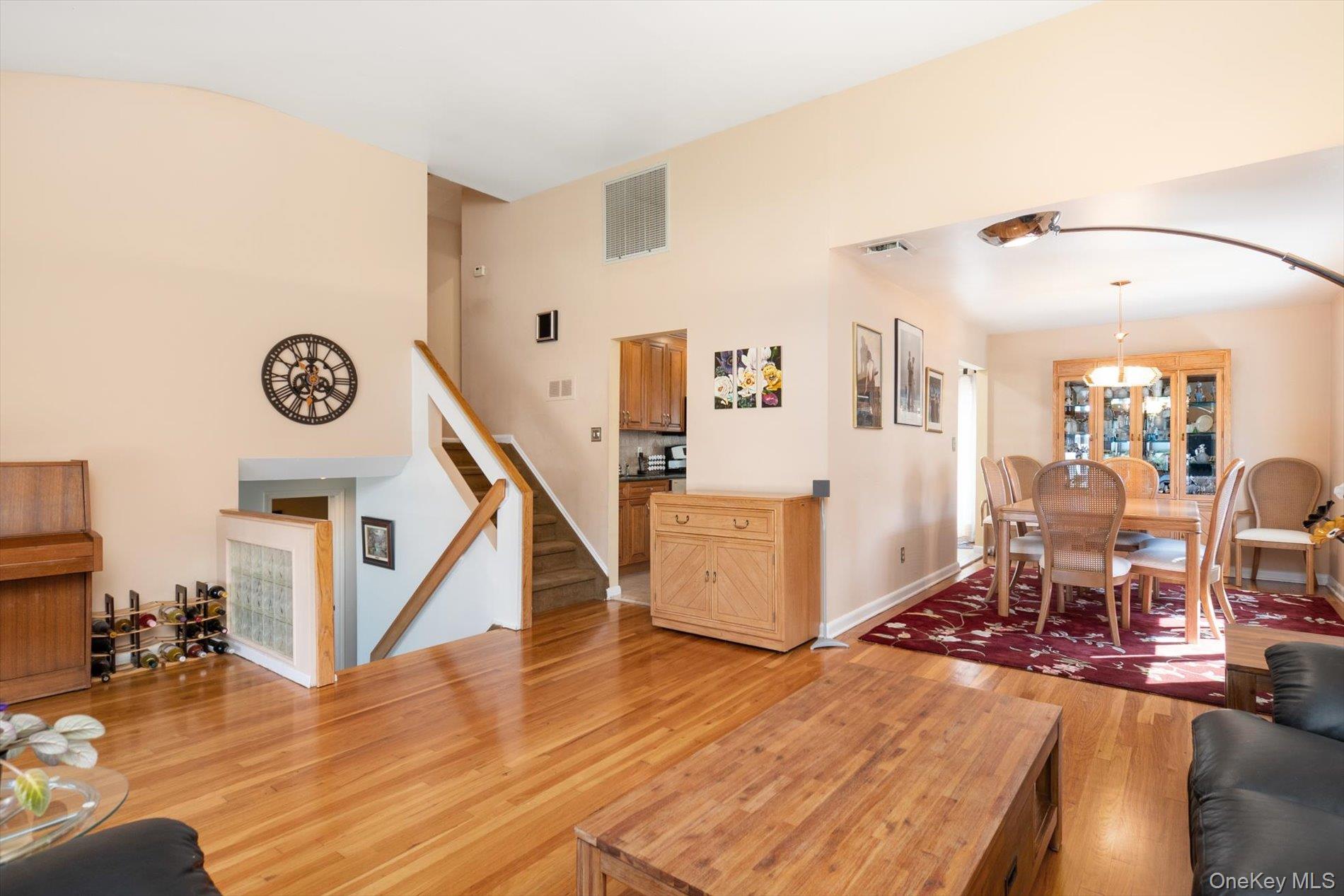 33 W End Avenue, Massapequa, NY 11758