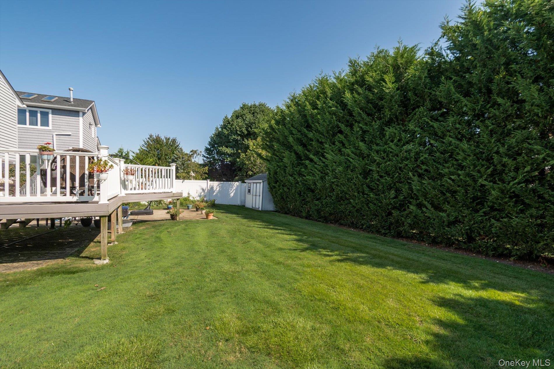 33 W End Avenue, Massapequa, NY 11758