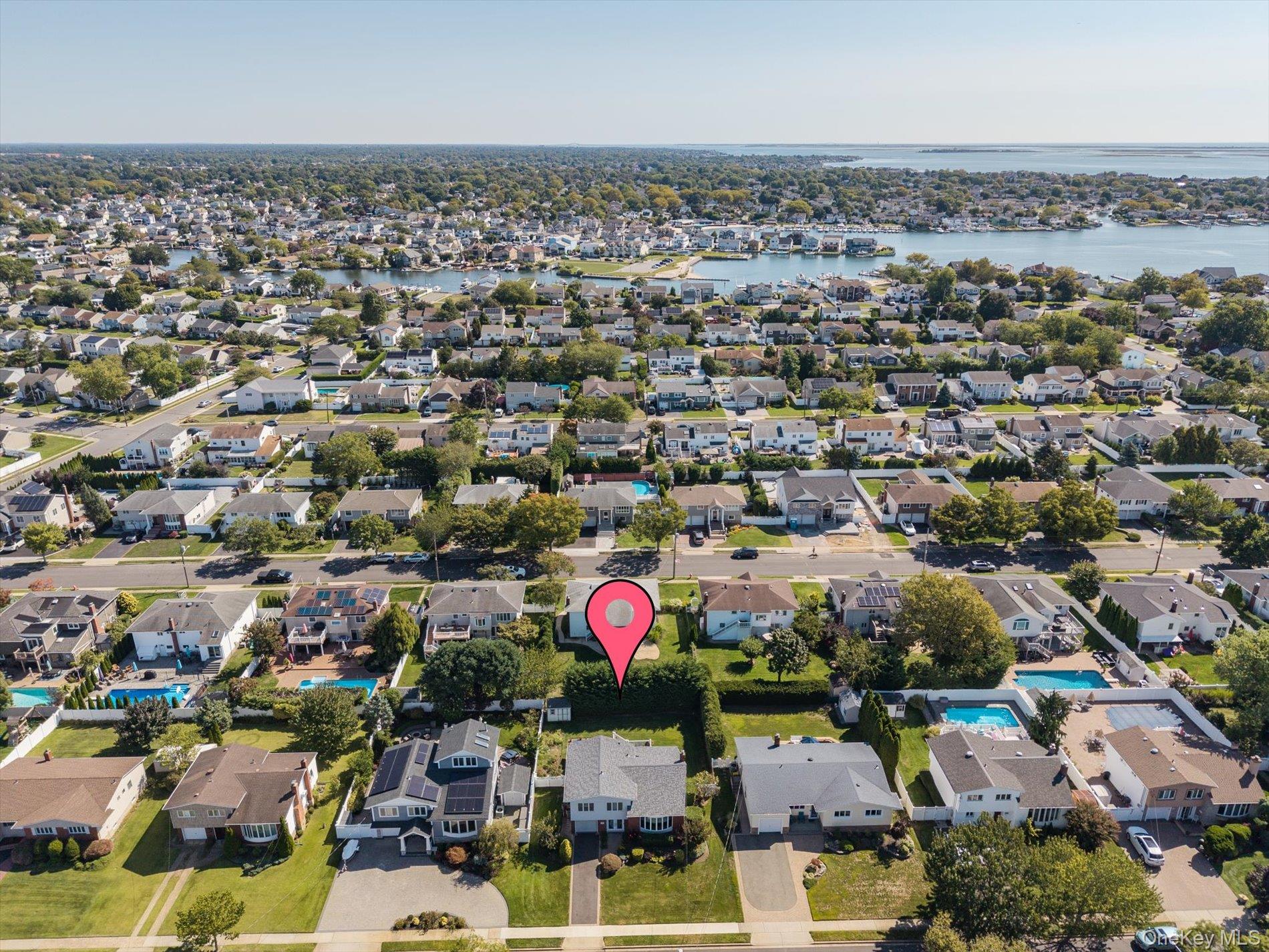 33 W End Avenue, Massapequa, NY 11758