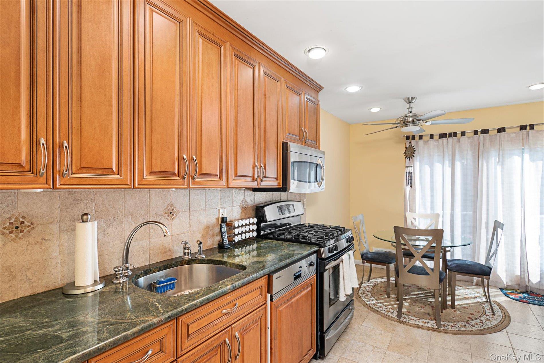 33 W End Avenue, Massapequa, NY 11758