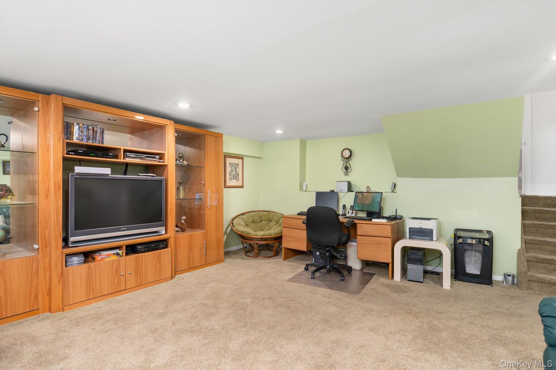 33 W End Avenue, Massapequa, NY 11758