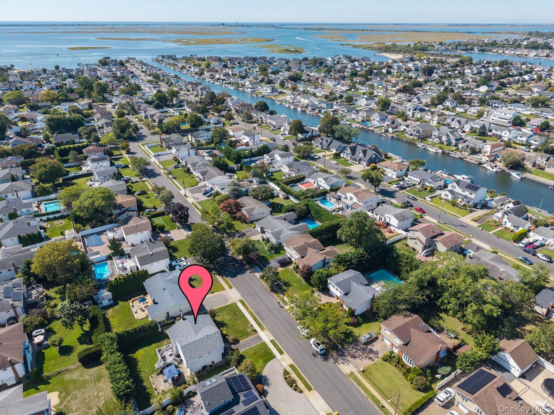 33 W End Avenue, Massapequa, NY 11758