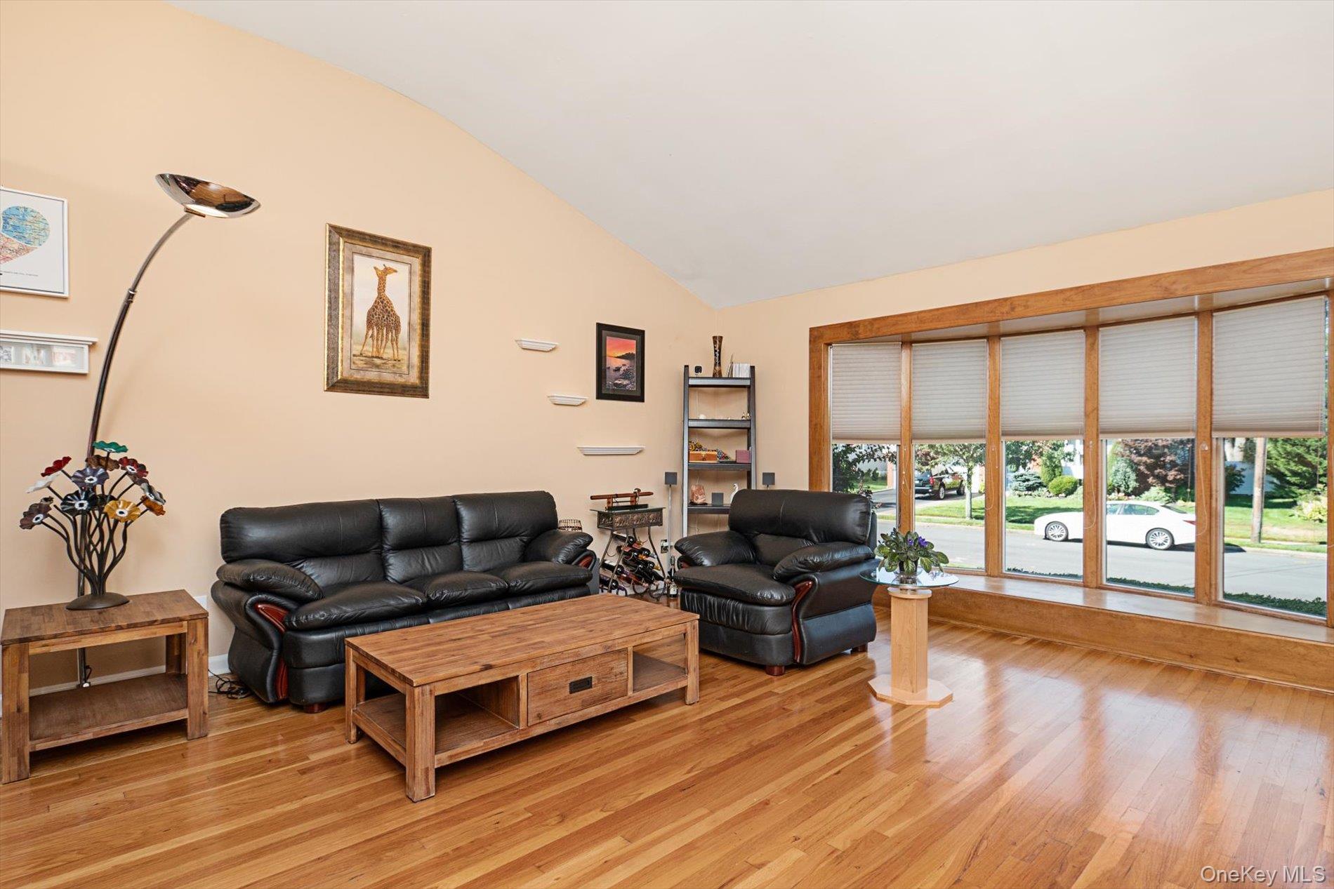 33 W End Avenue, Massapequa, NY 11758