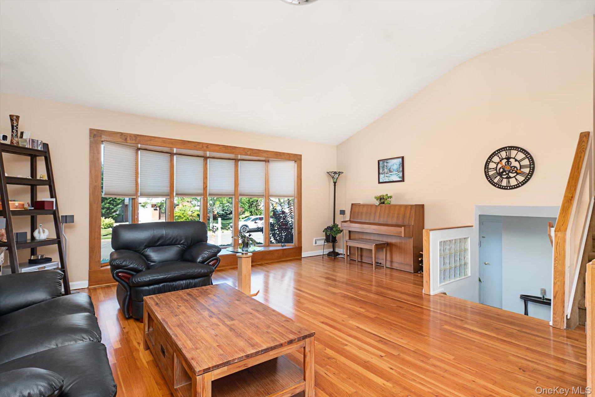 33 W End Avenue, Massapequa, NY 11758