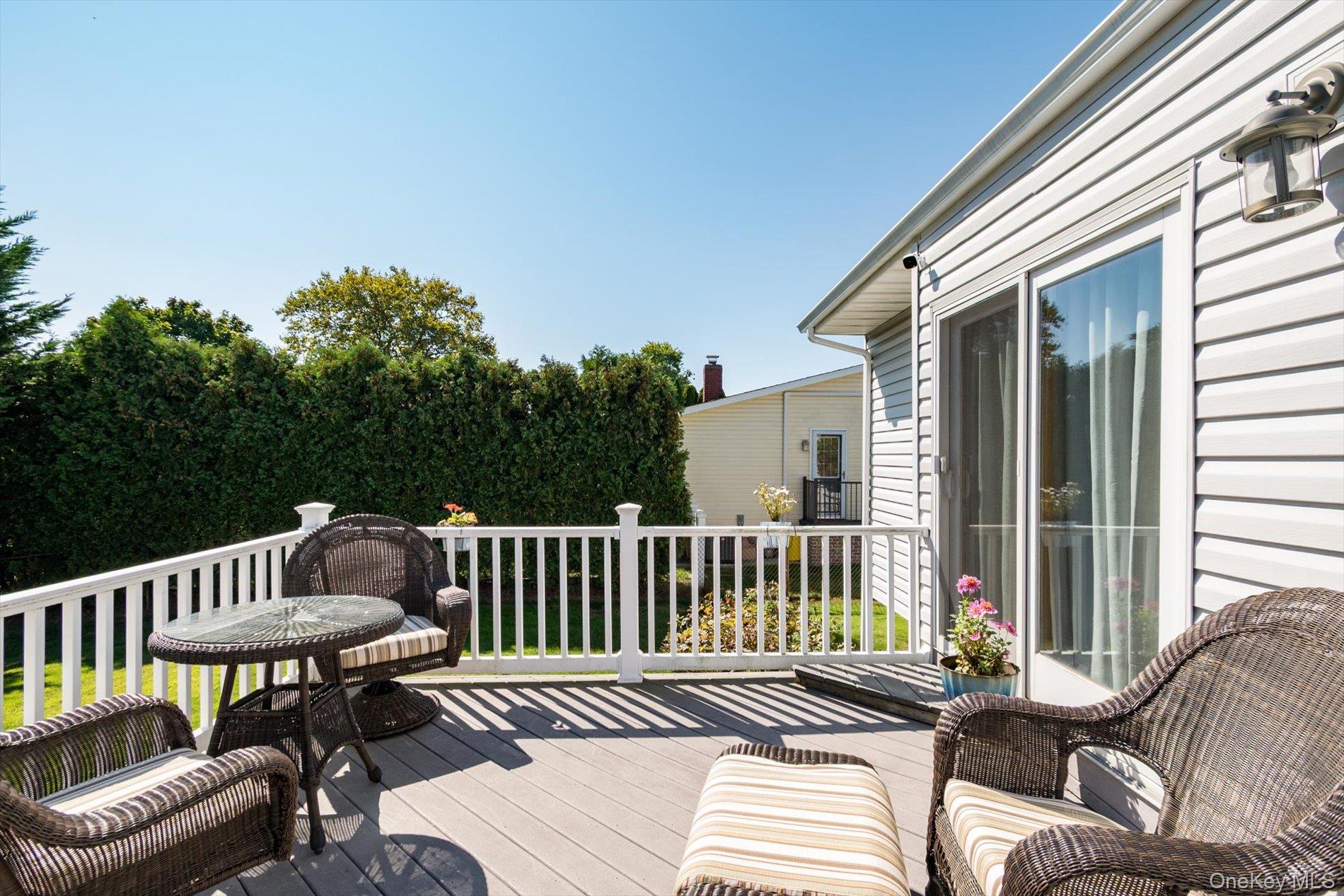 33 W End Avenue, Massapequa, NY 11758