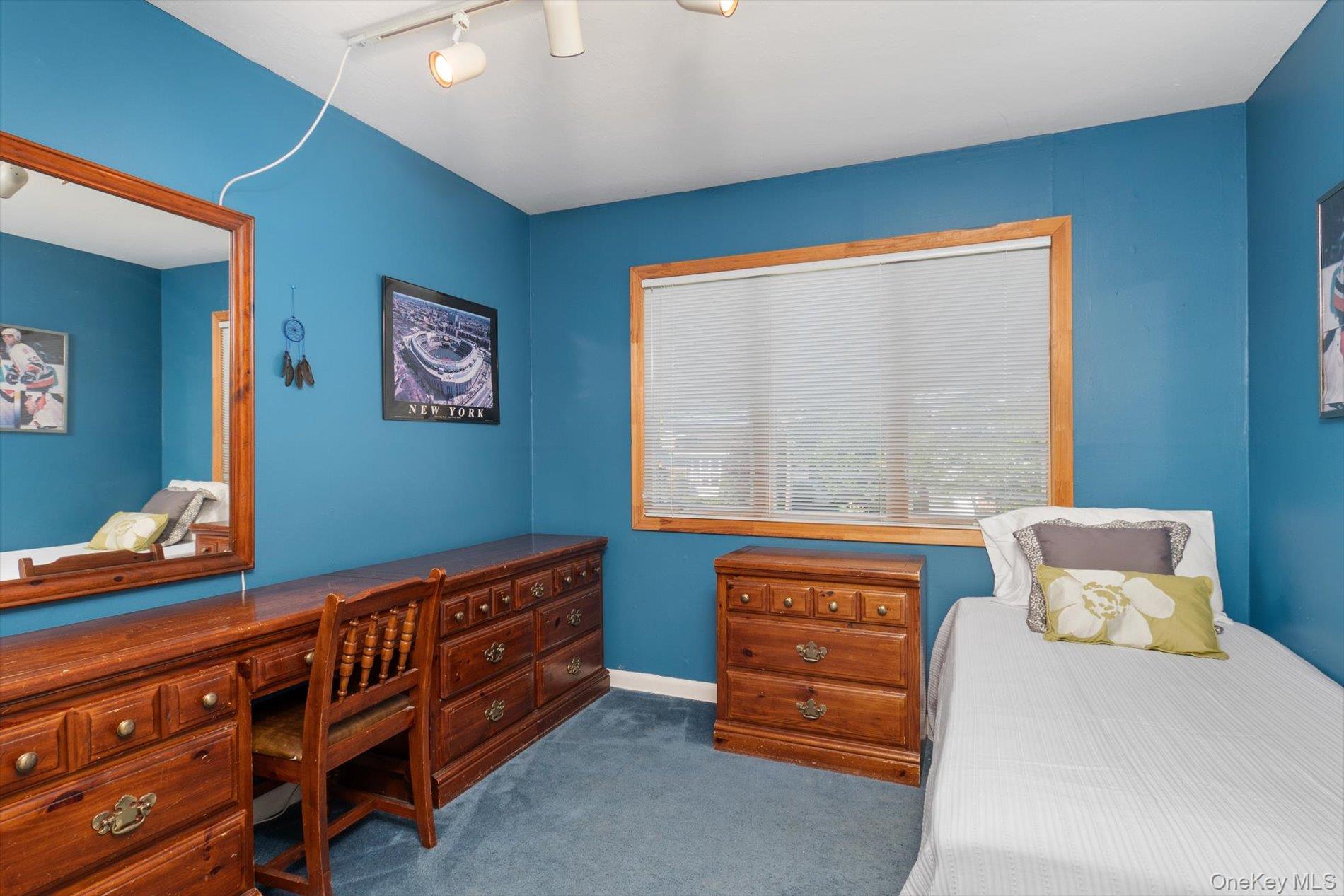 33 W End Avenue, Massapequa, NY 11758