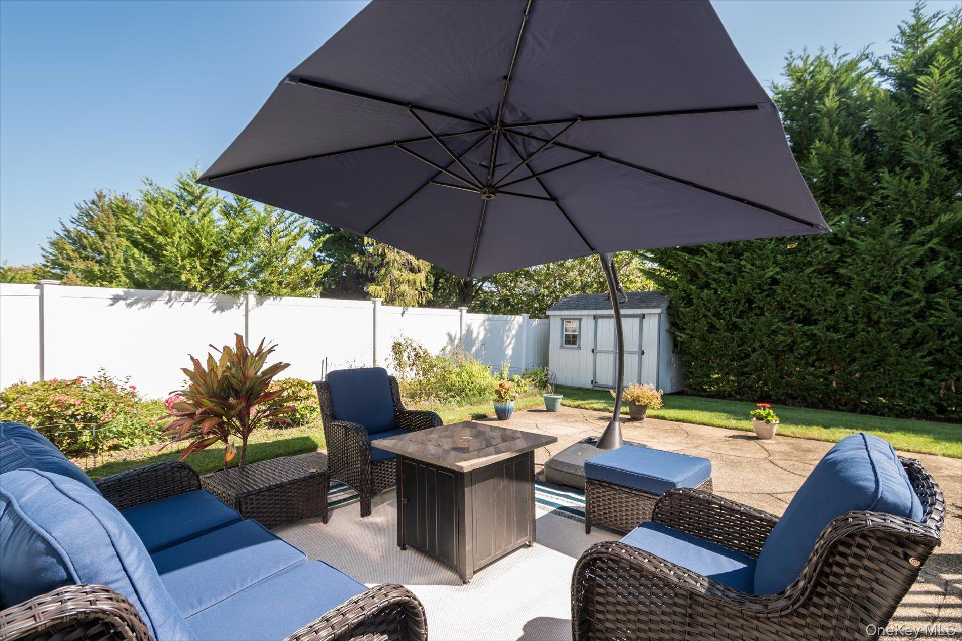 33 W End Avenue, Massapequa, NY 11758