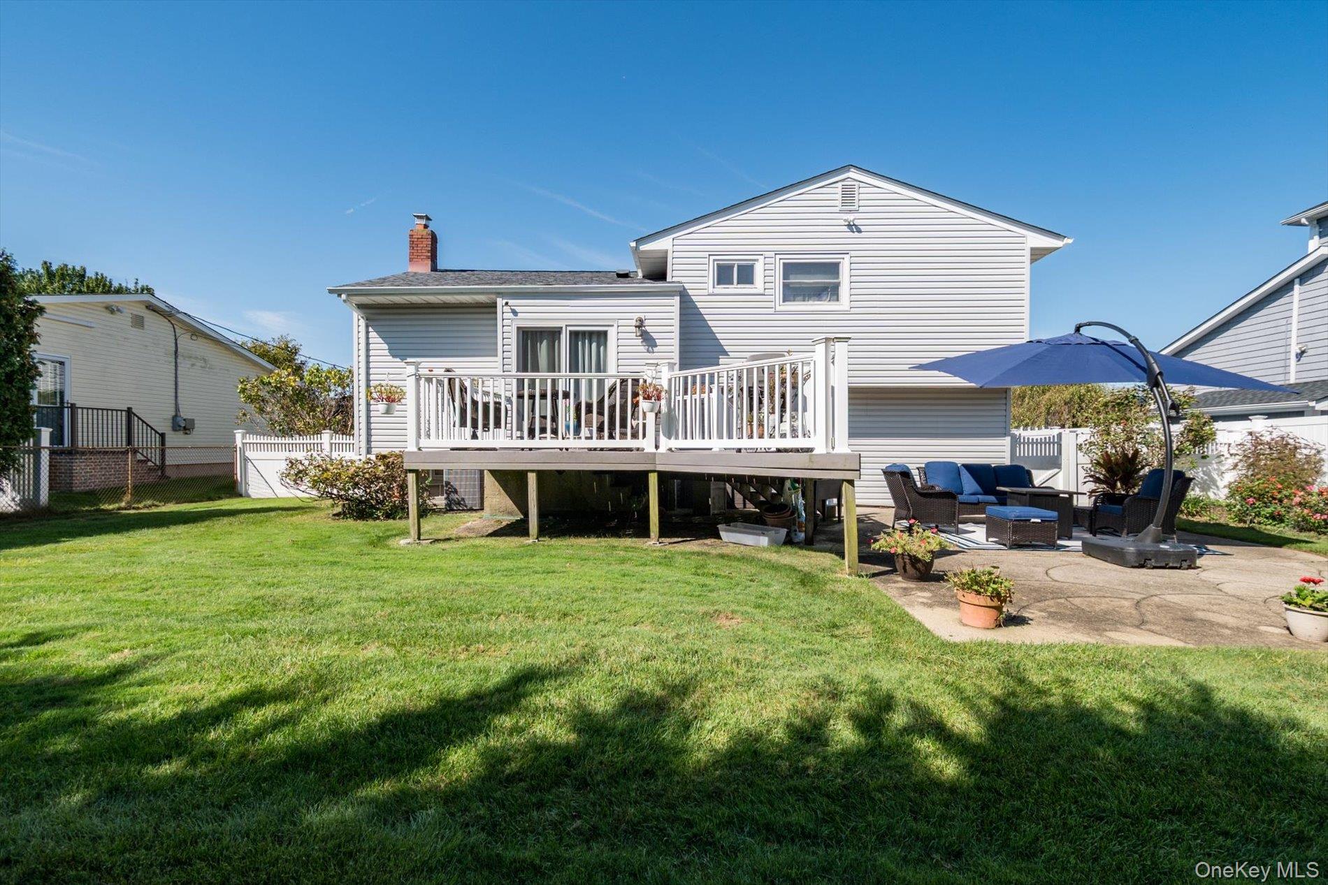 33 W End Avenue, Massapequa, NY 11758