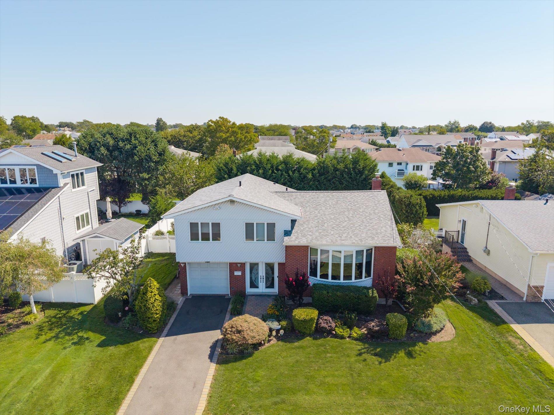 33 W End Avenue, Massapequa, NY 11758