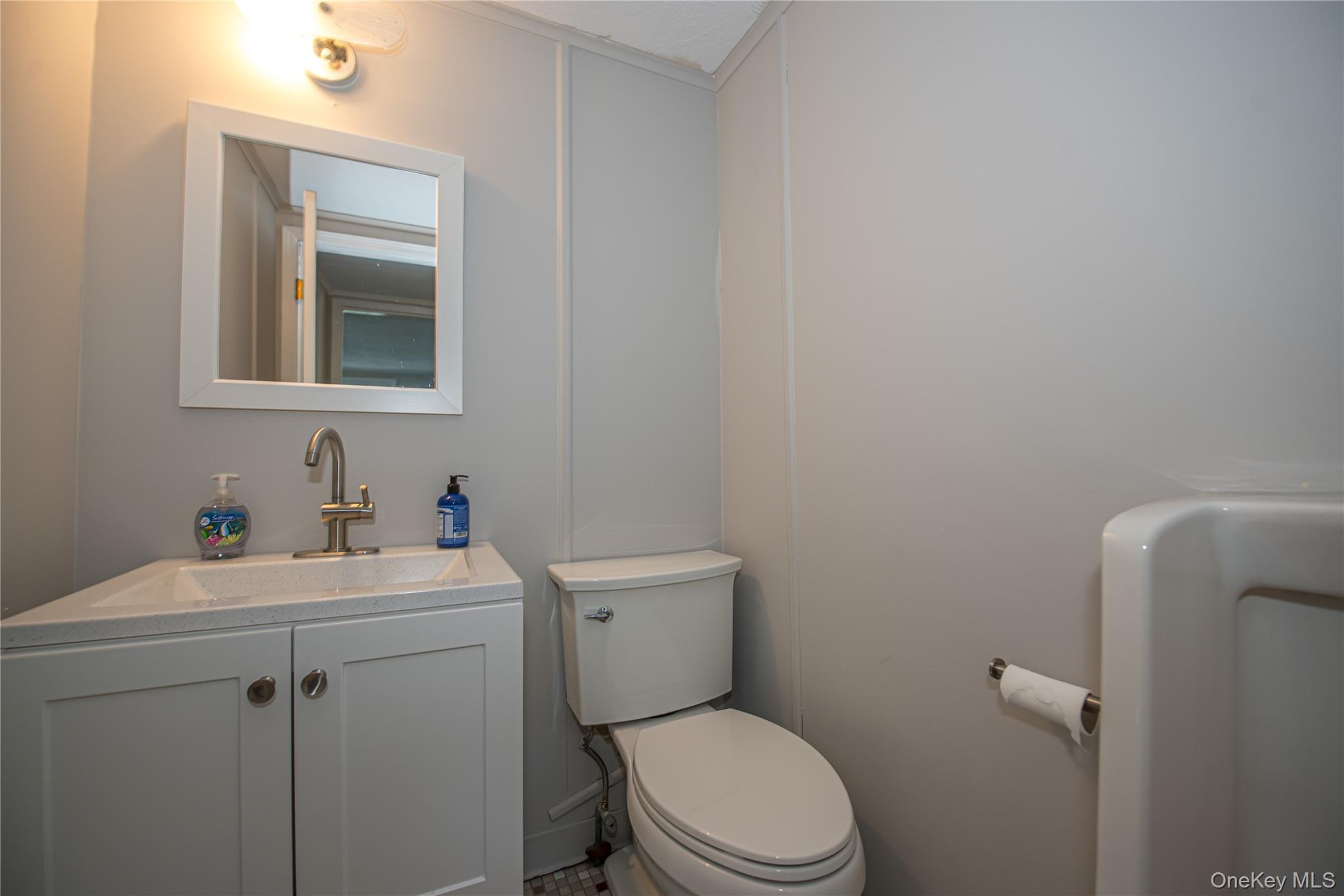 206 E Main Street # Upper Right, Babylon, NY 11702