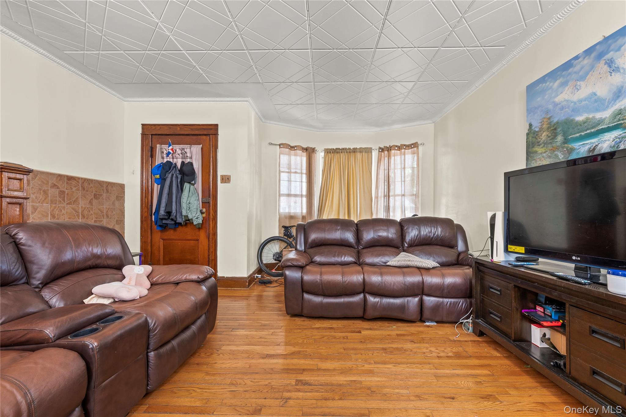 8506 79th Street, Woodhaven, NY 11421