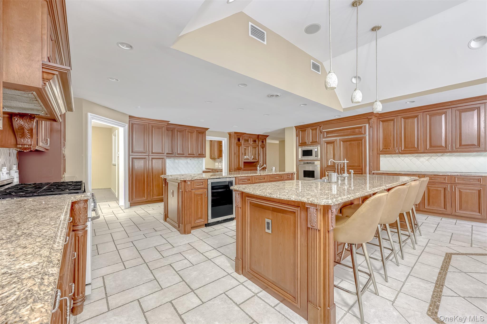 15 Golden Road, Suffern, NY 10901