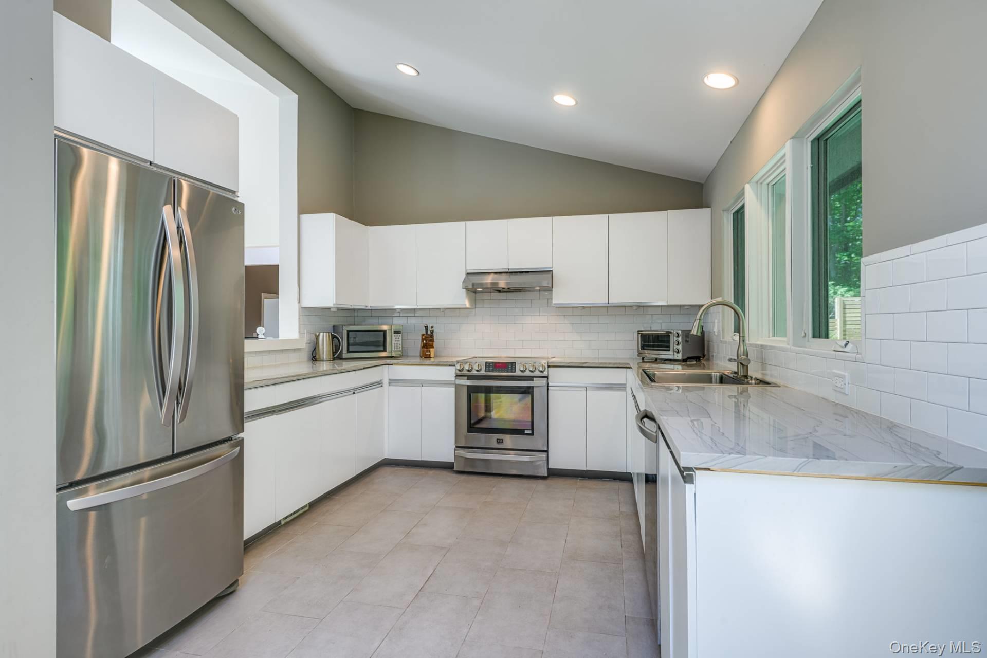 1646 Noyack Road, Southampton, NY 11968