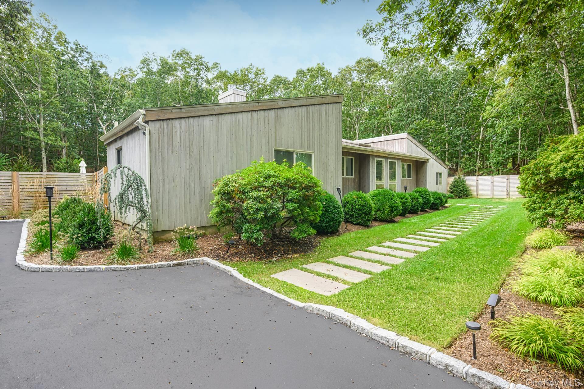 1646 Noyack Road, Southampton, NY 11968