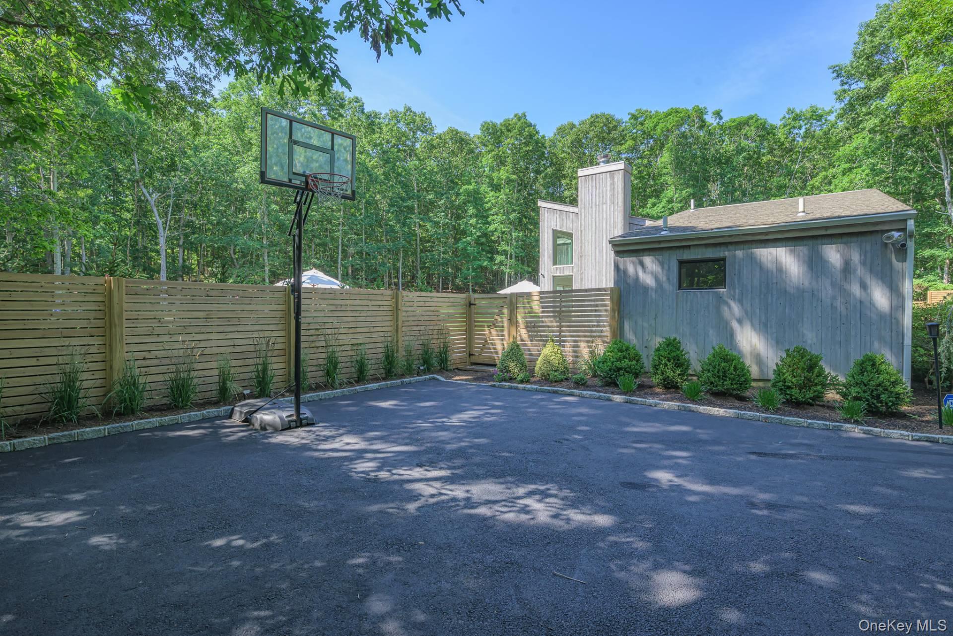 1646 Noyack Road, Southampton, NY 11968