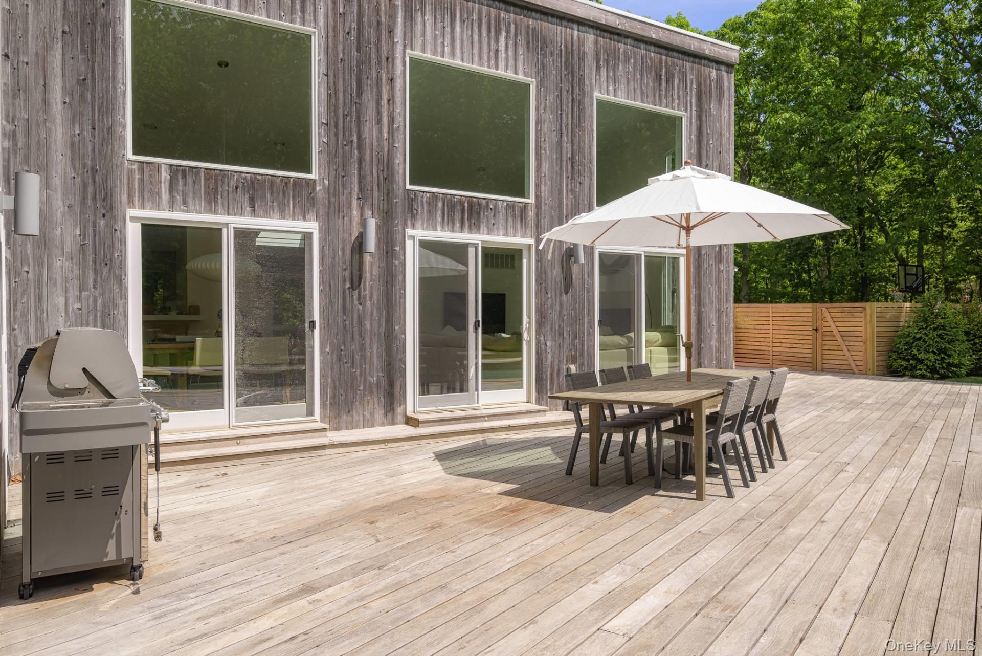 1646 Noyack Road, Southampton, NY 11968