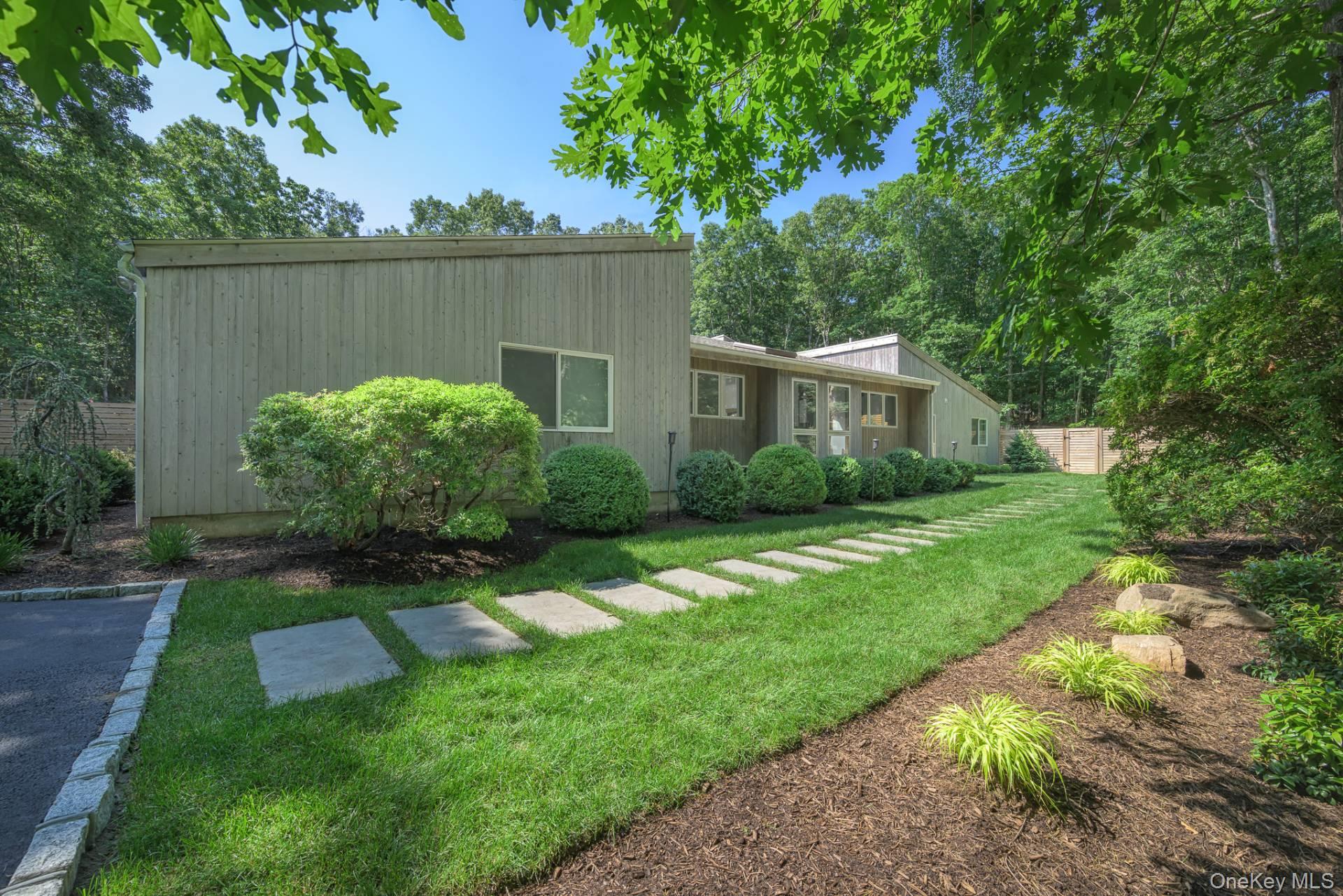 1646 Noyack Road, Southampton, NY 11968