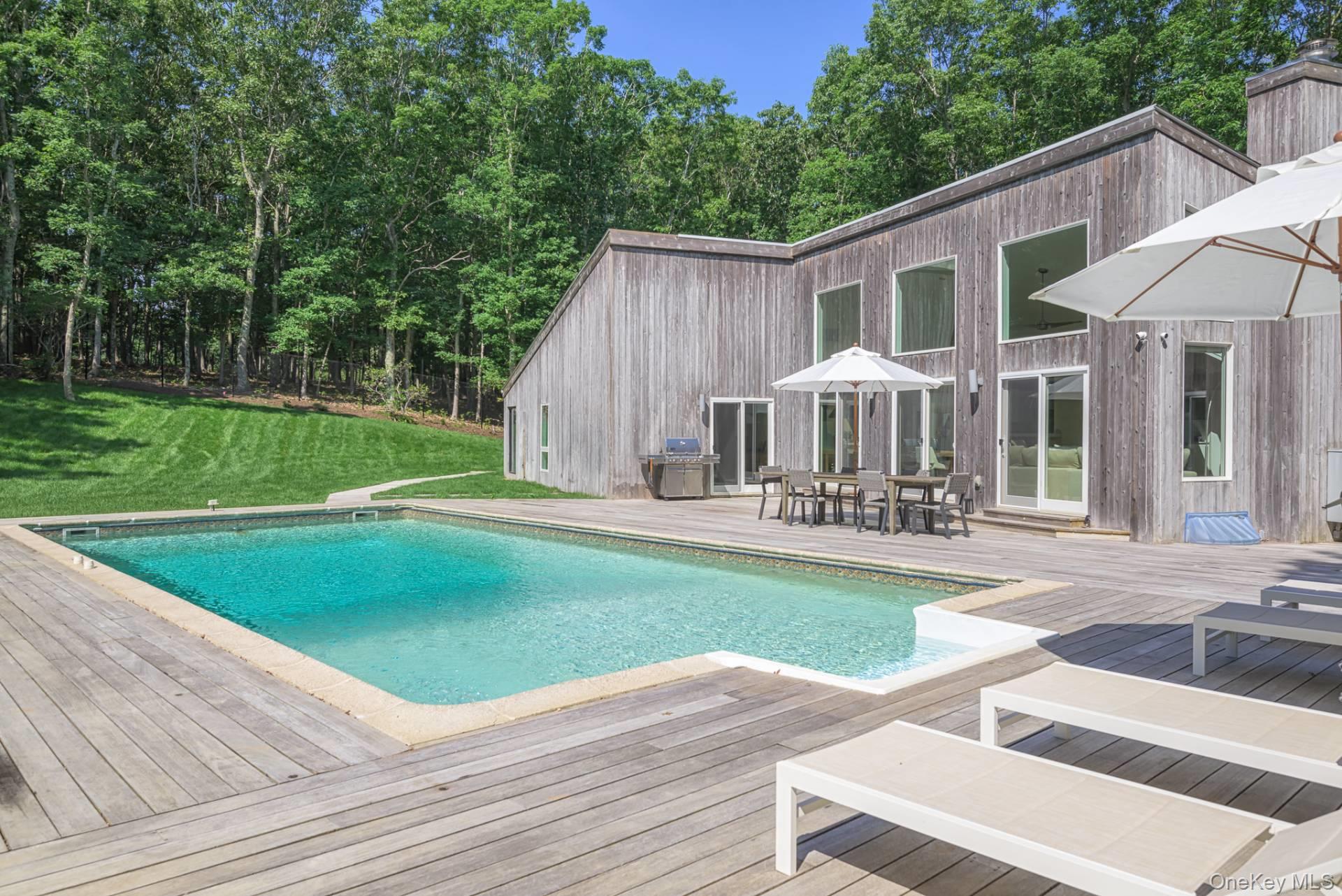 1646 Noyack Road, Southampton, NY 11968