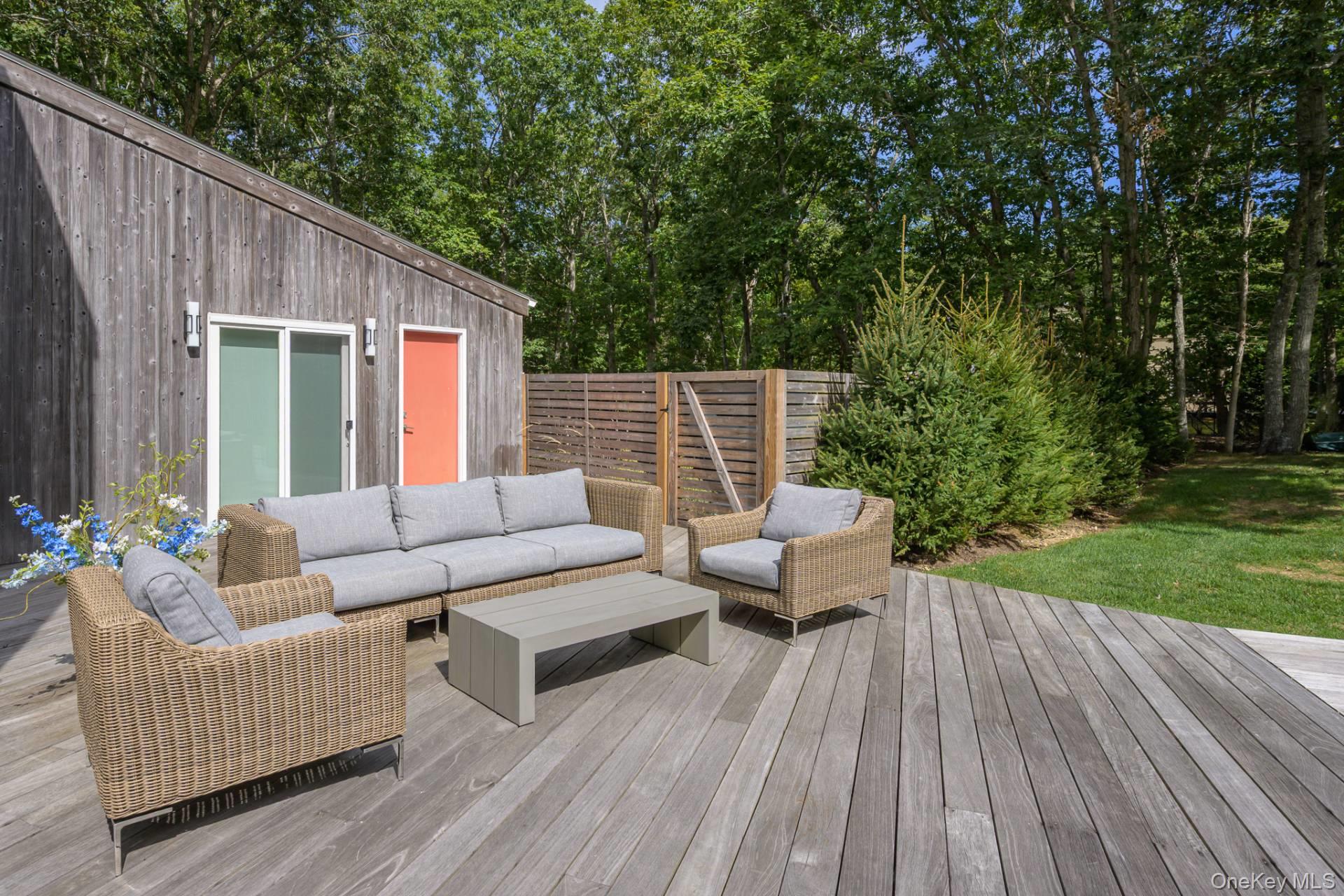 1646 Noyack Road, Southampton, NY 11968