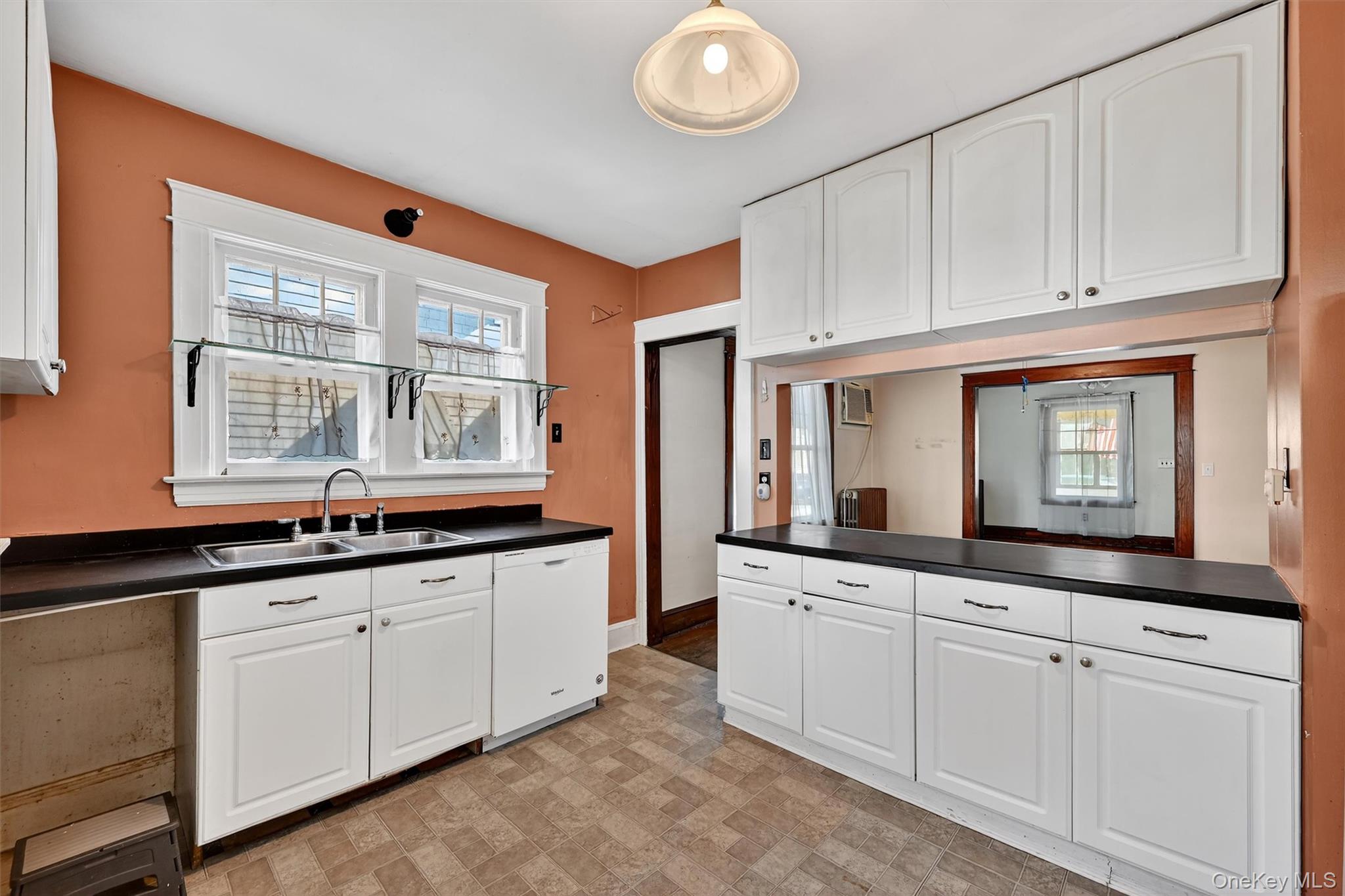 17 Nott Place, Newburgh, NY 12550