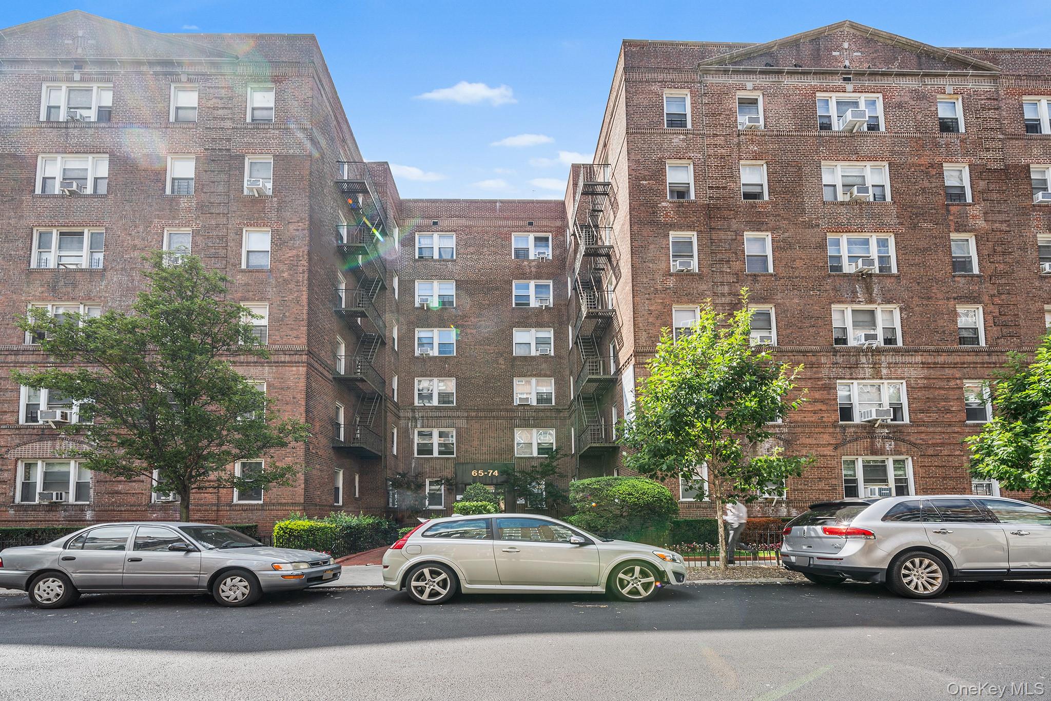65-74 Saunders Street # 1F, Rego Park, NY 11374