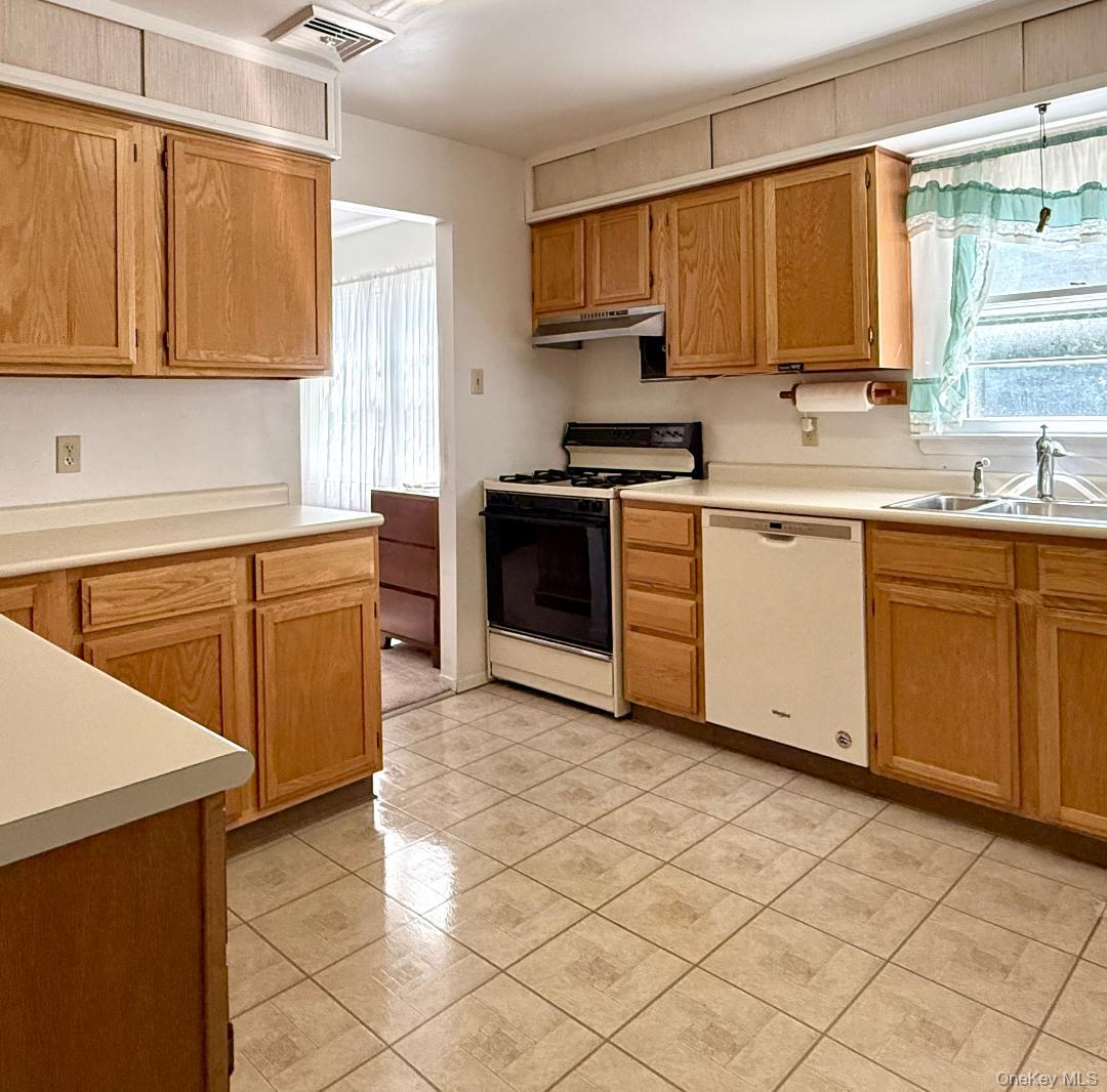 51 Stuart Drive, Poughkeepsie, NY 12603