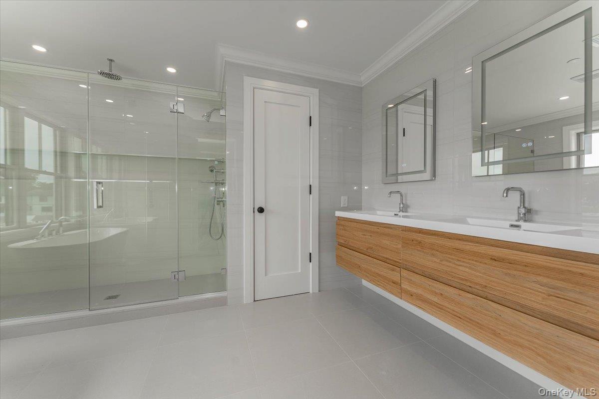 917 Greenfield Road, Woodmere, NY 11598