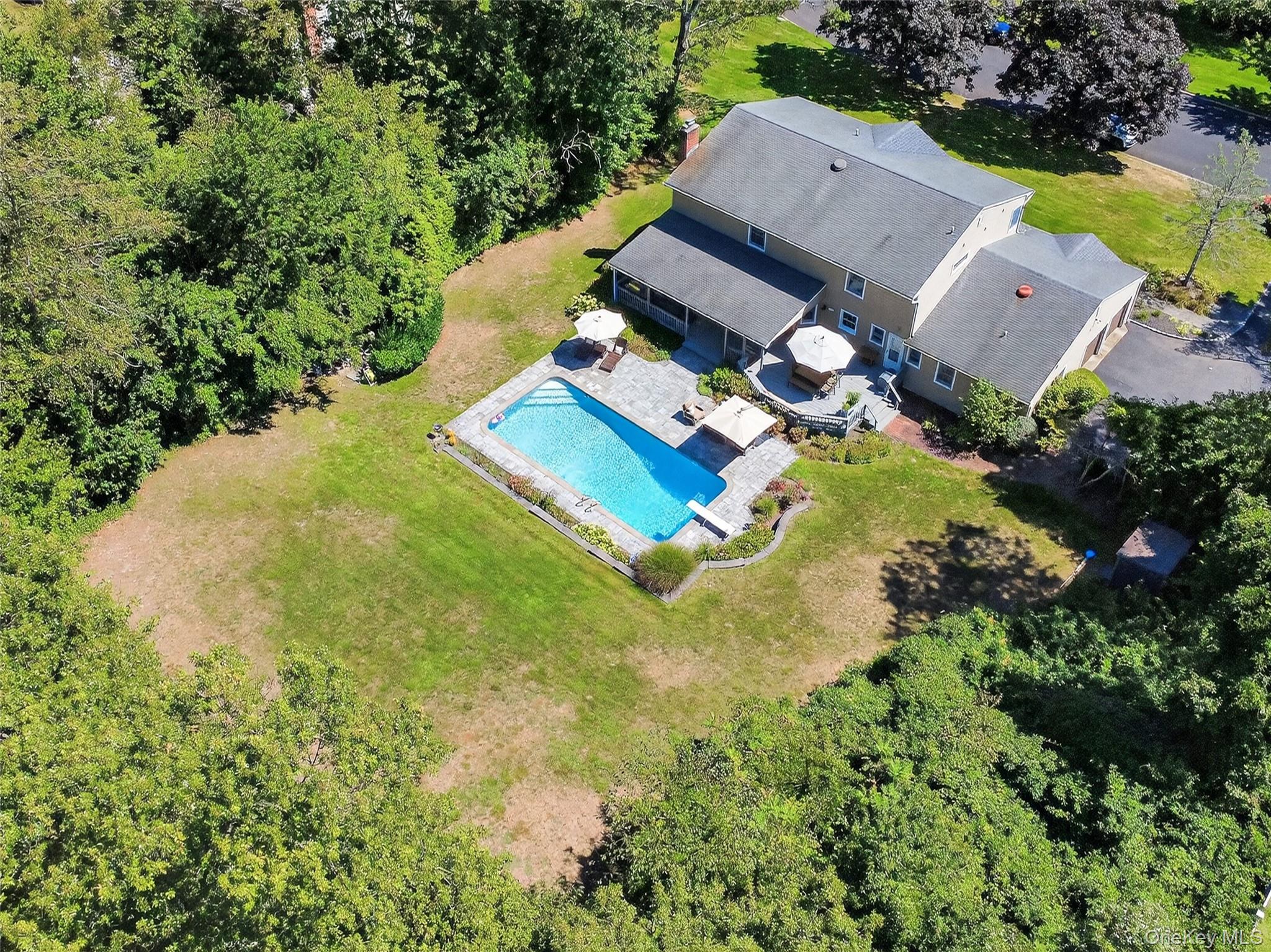 31 Louis Drive, Melville, NY 11747