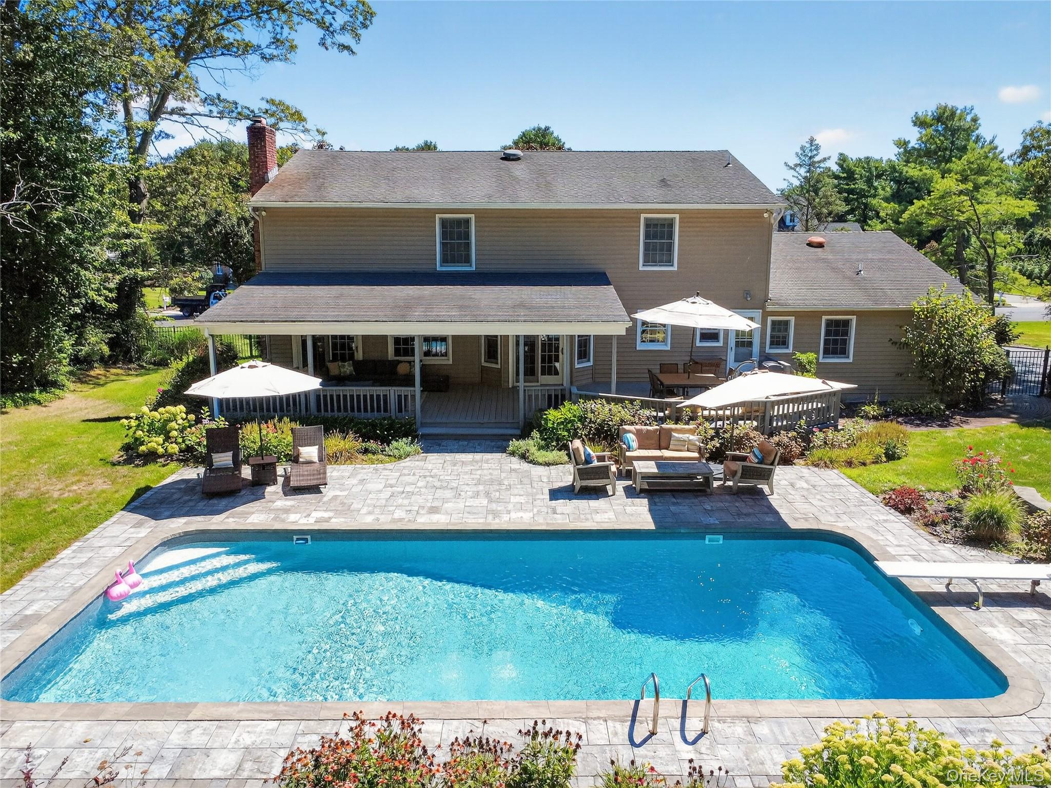 31 Louis Drive, Melville, NY 11747