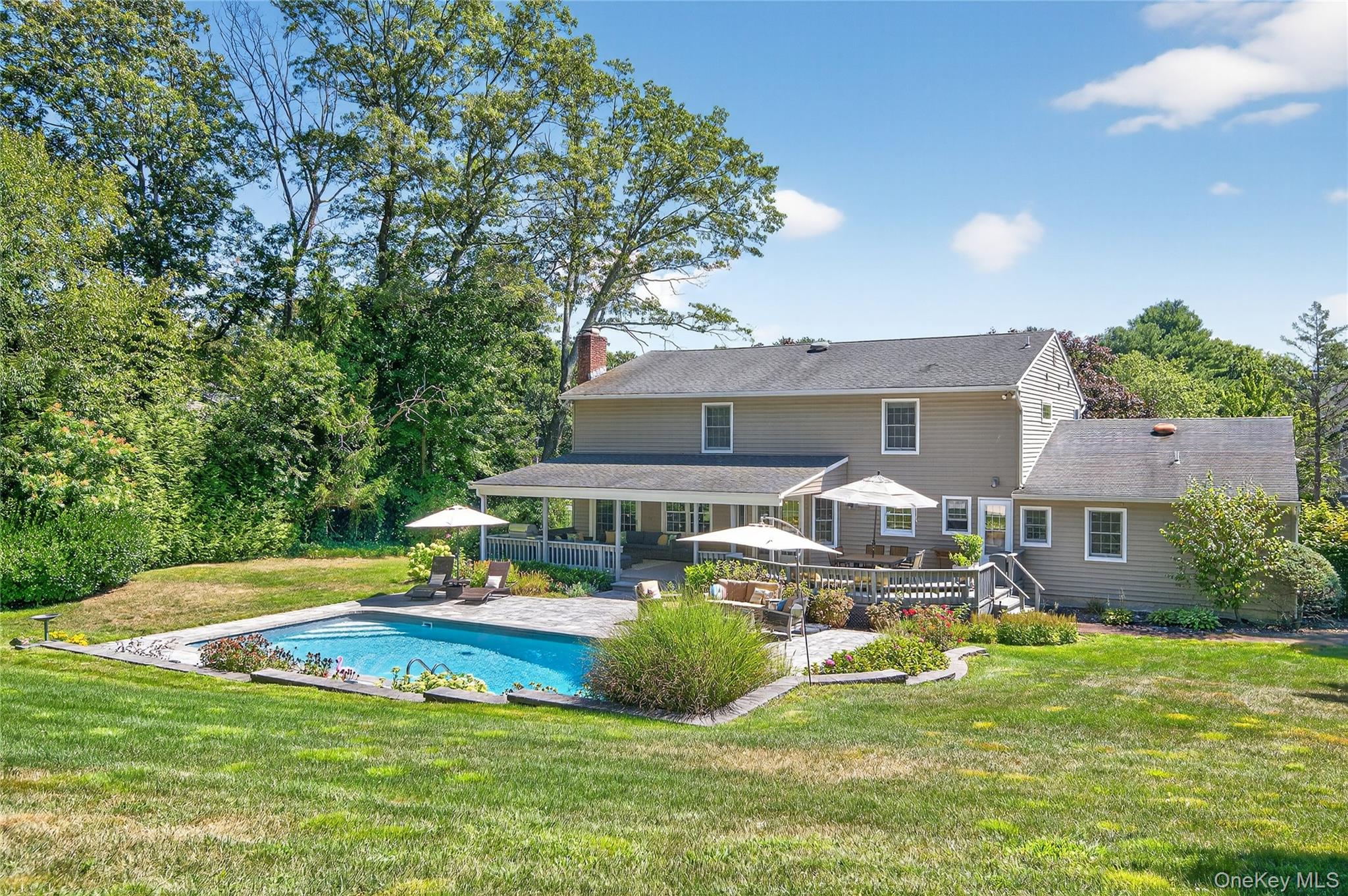 31 Louis Drive, Melville, NY 11747