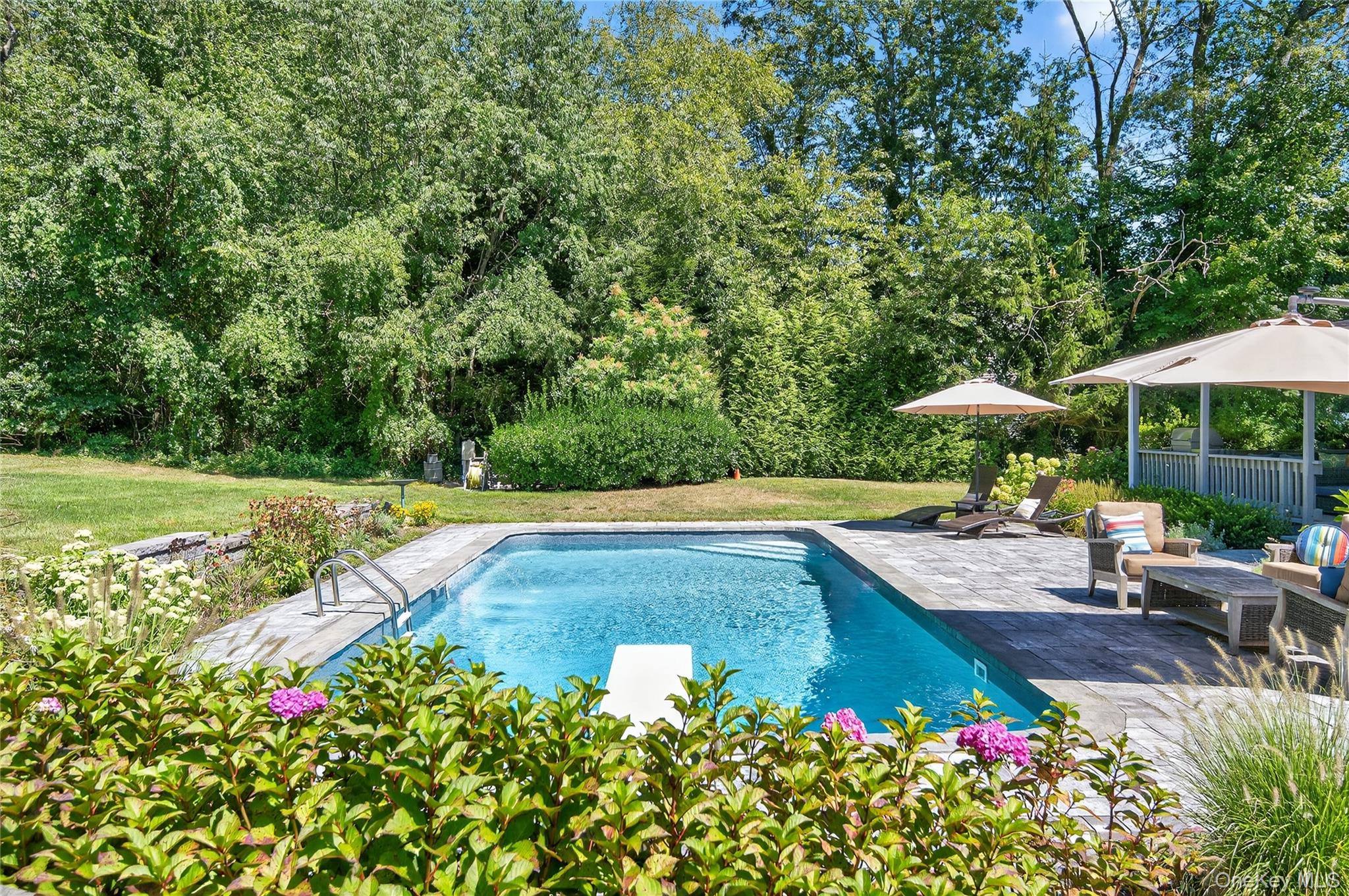 31 Louis Drive, Melville, NY 11747