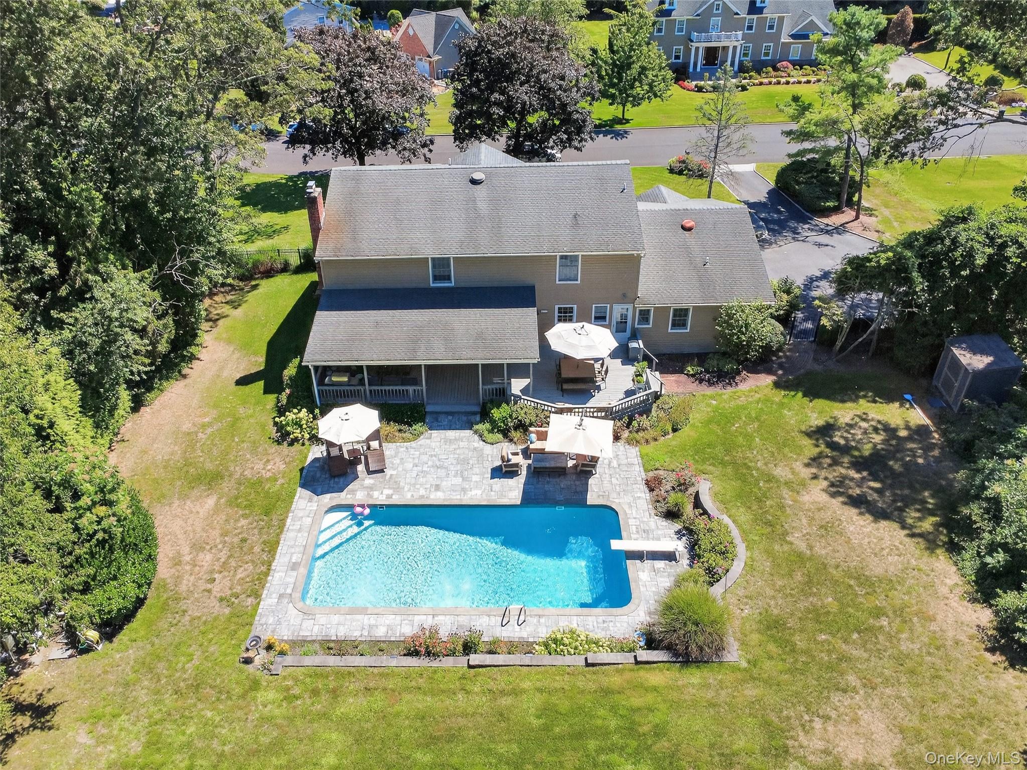 31 Louis Drive, Melville, NY 11747