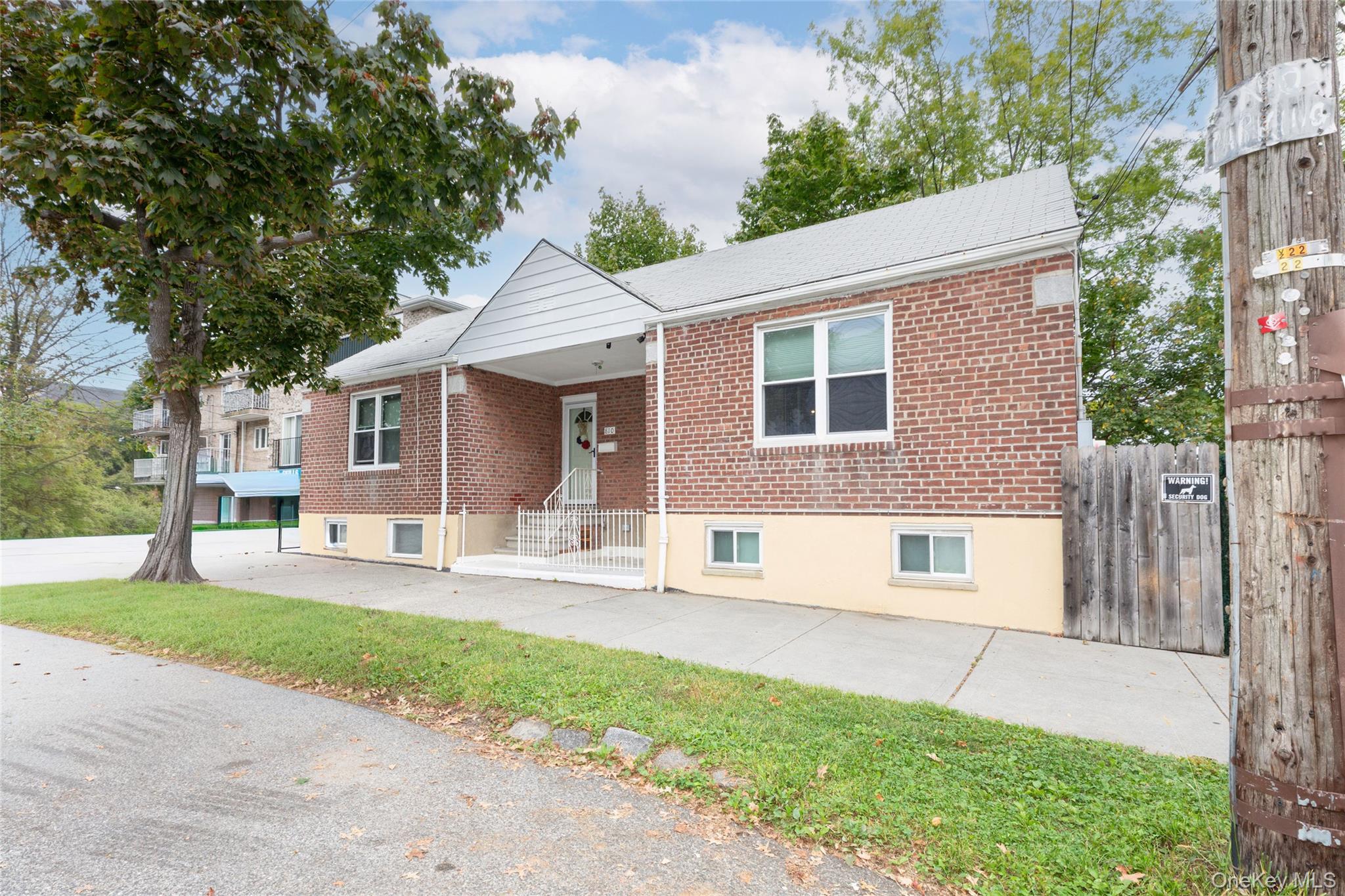 810 Clarence Avenue, Bronx, NY 10465