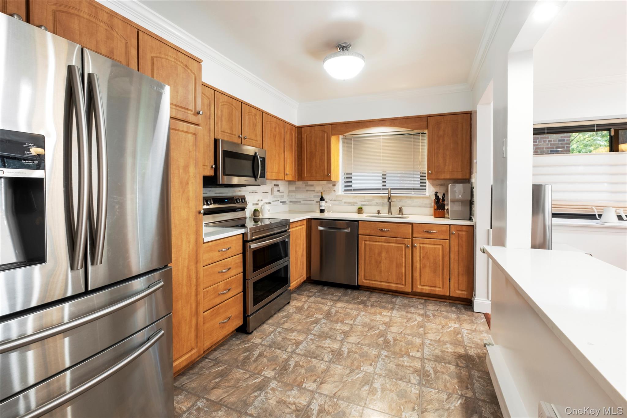 21 Canterbury Road # 6, Great Neck, NY 11021