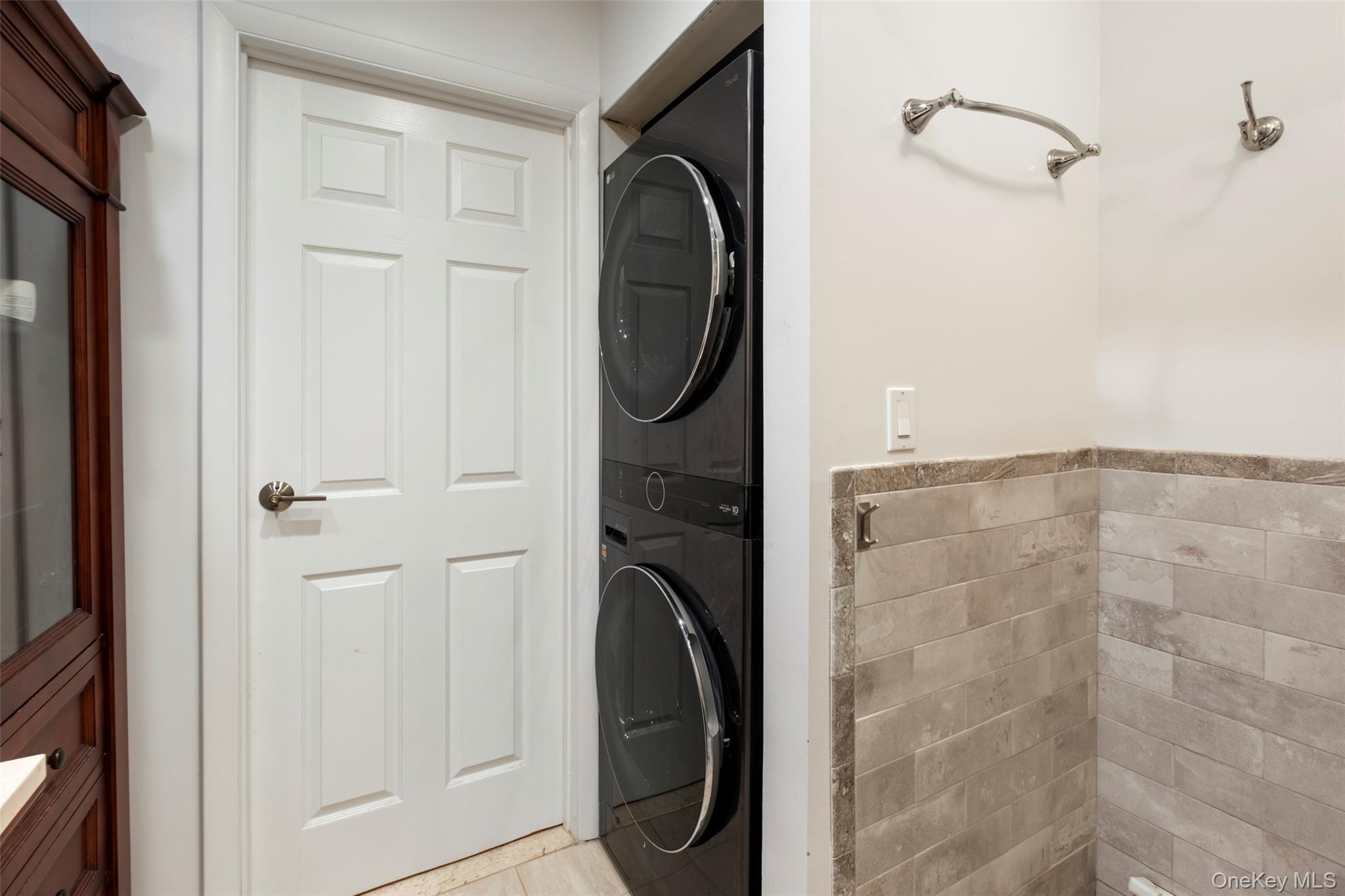 21 Canterbury Road # 6, Great Neck, NY 11021