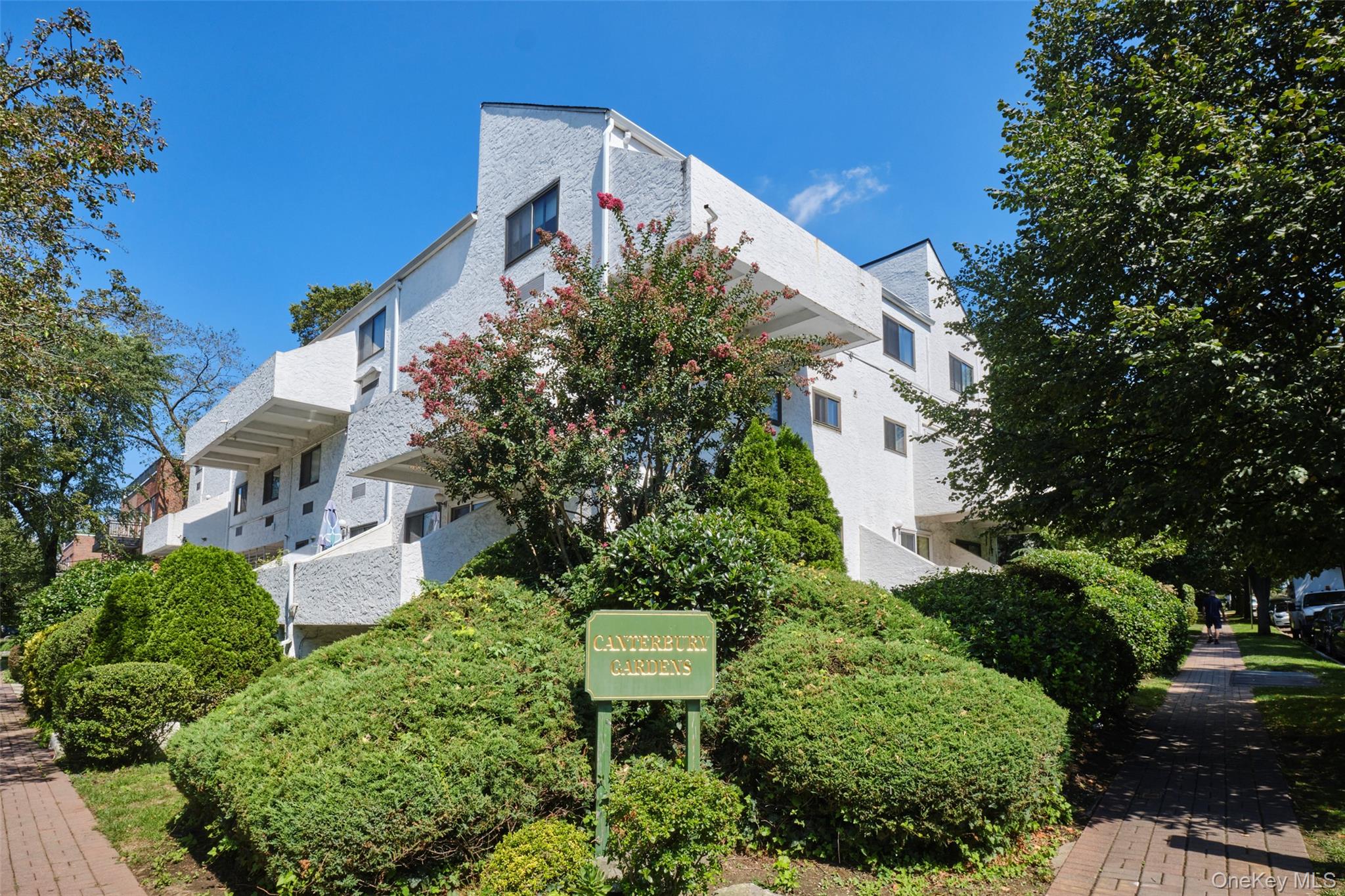 21 Canterbury Road # 6, Great Neck, NY 11021