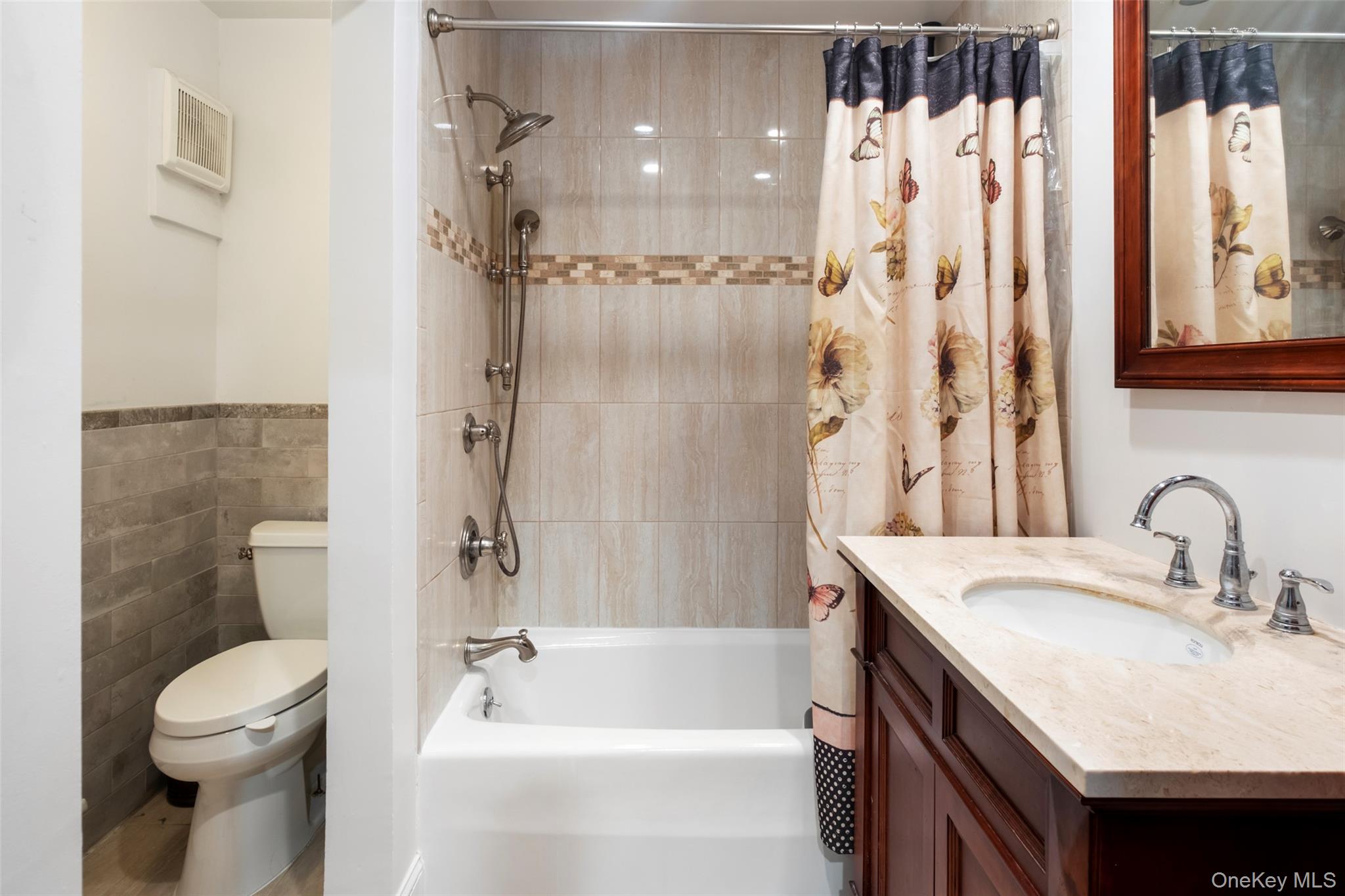 21 Canterbury Road # 6, Great Neck, NY 11021