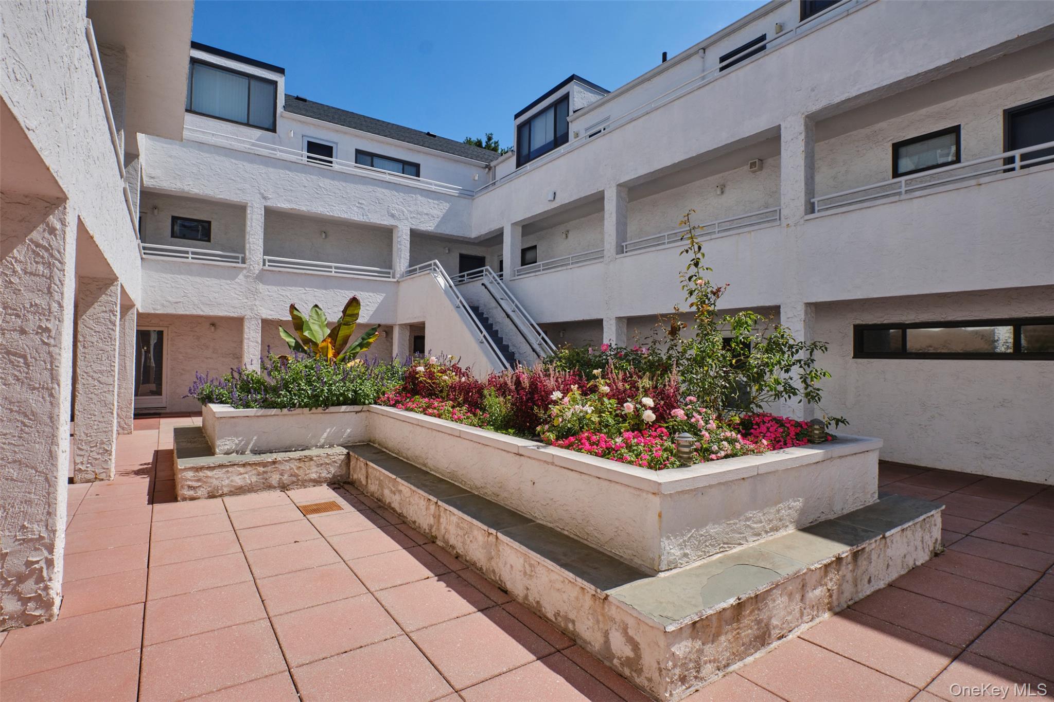 21 Canterbury Road # 6, Great Neck, NY 11021