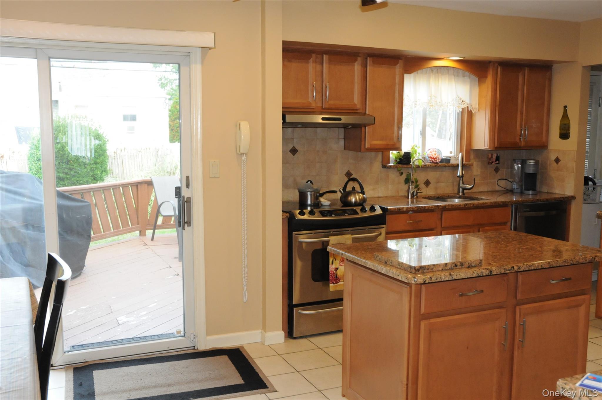 32 Kalda Lane, Plainview, NY 11803